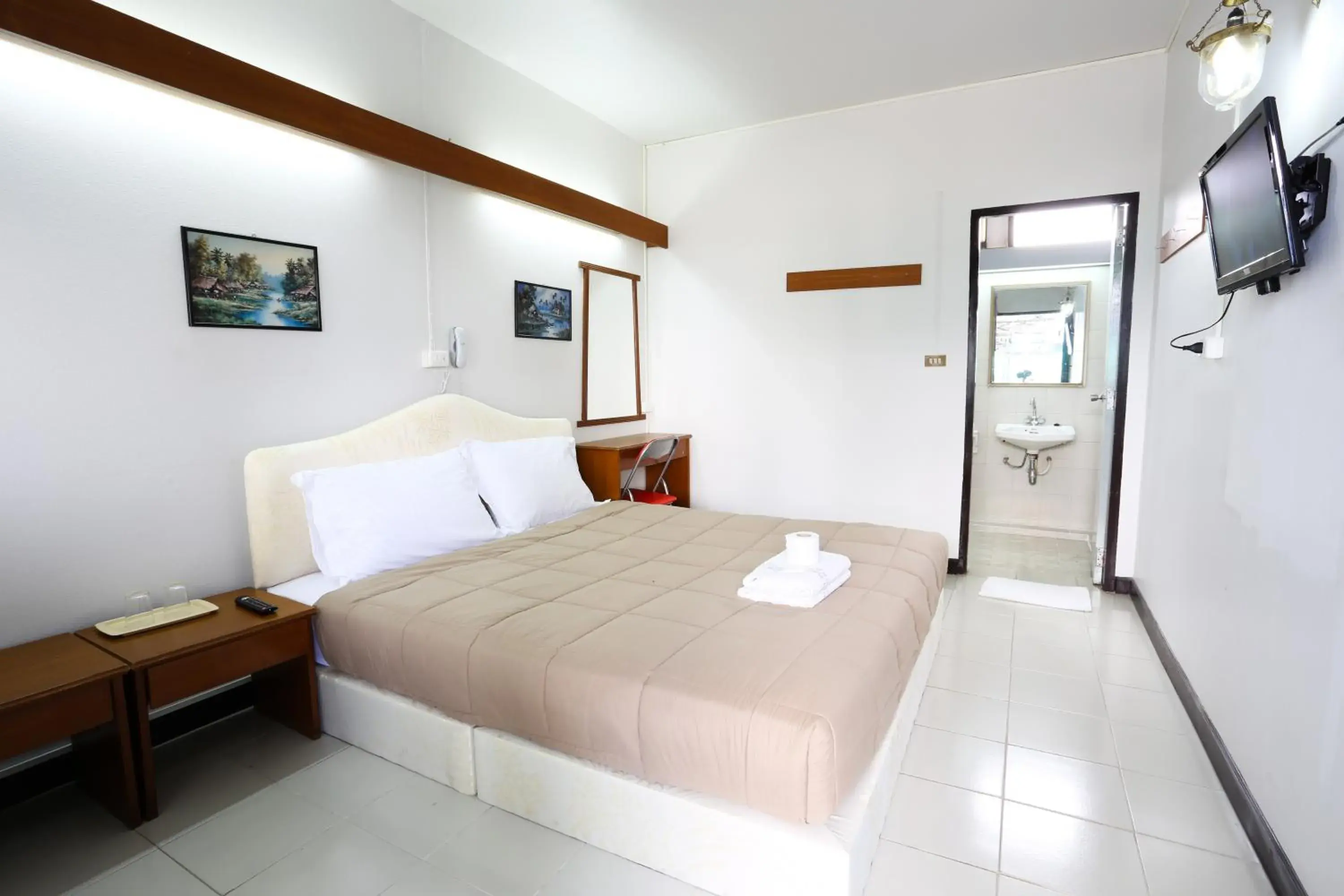 Standard Double Room in Chomdoi House Hotel Standard Double Room in Chomdoi House Hotel