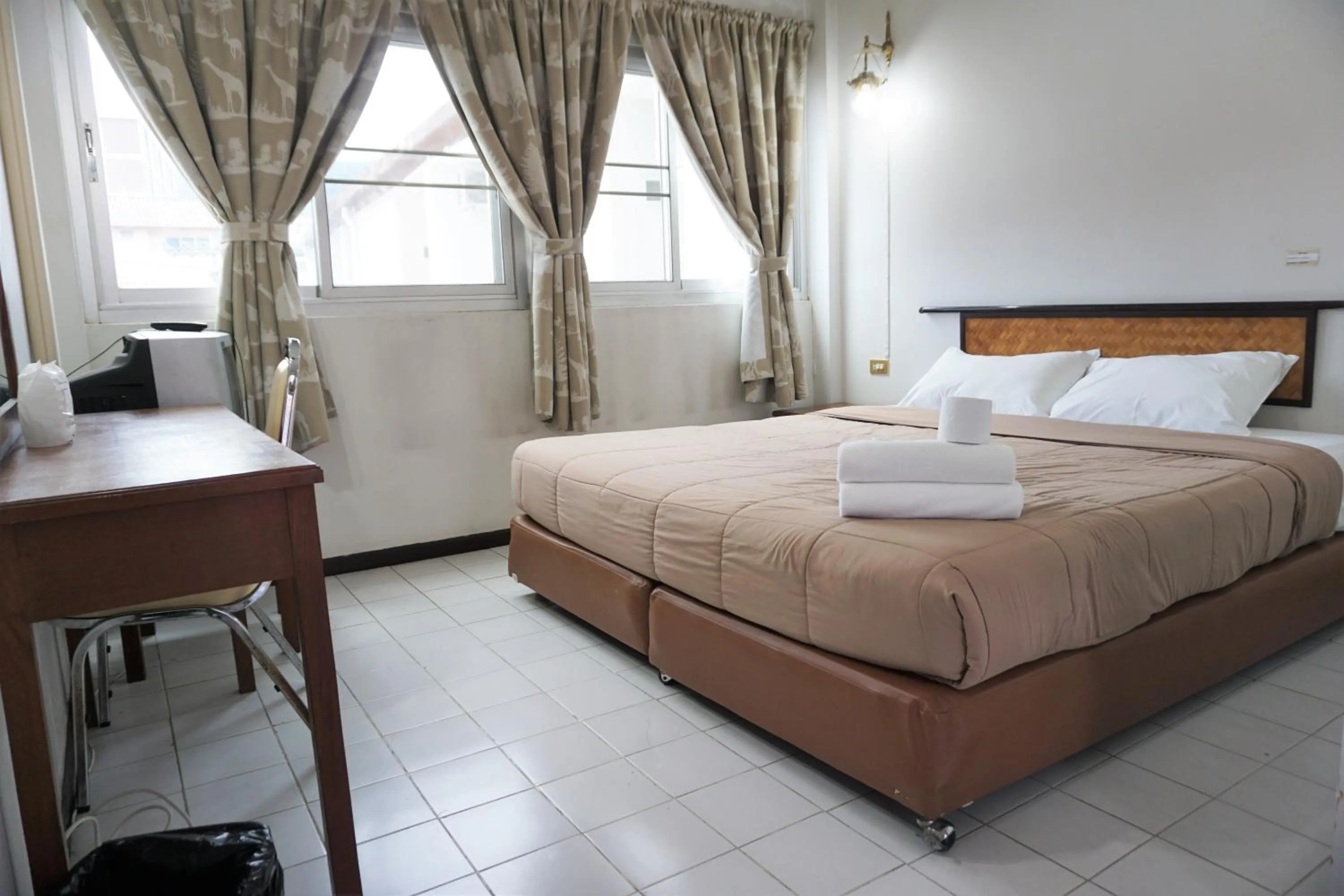 Bedroom, Bed in Chomdoi House Hotel