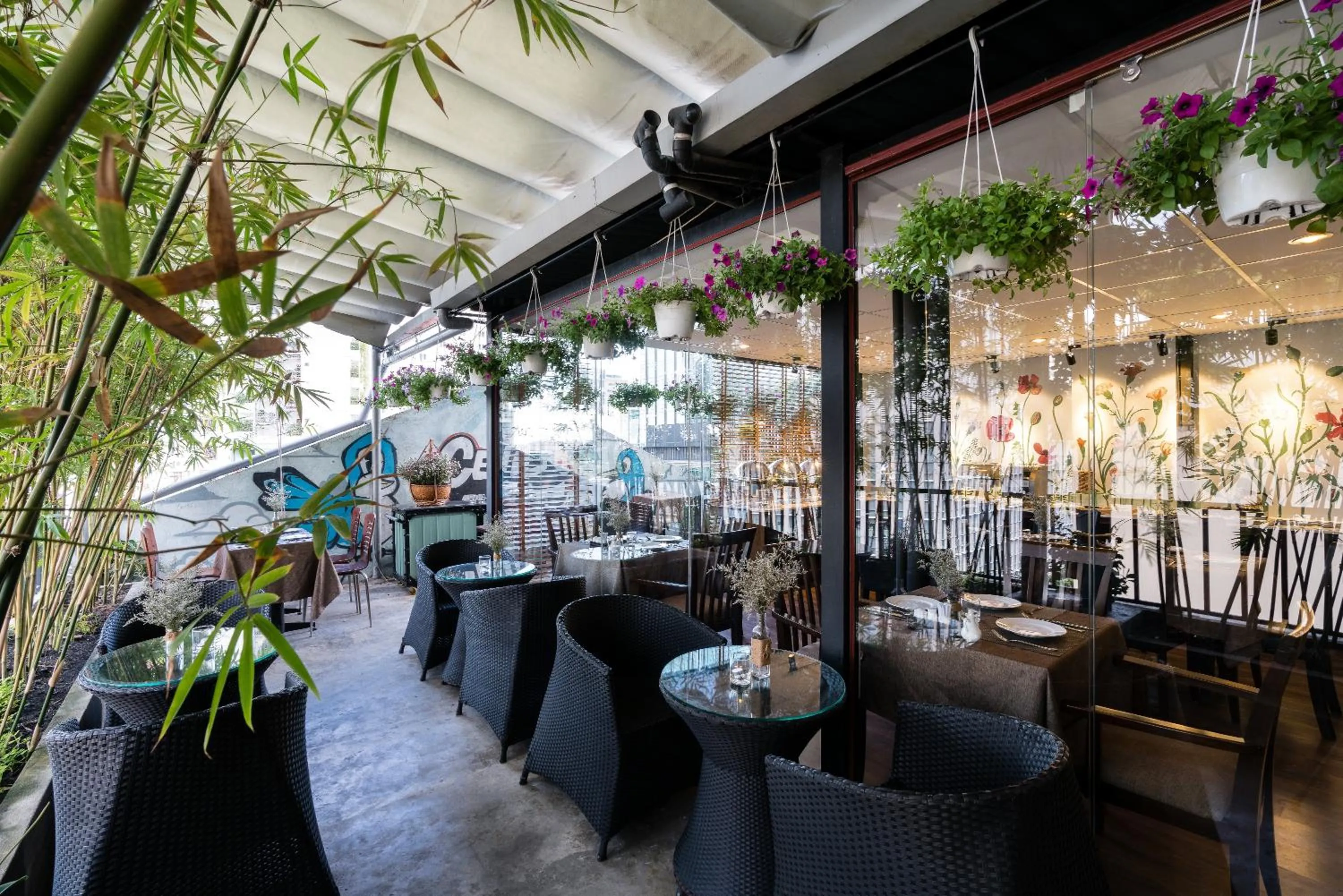 Restaurant/places to eat in Asian Ruby Center Point Hotel & Spa