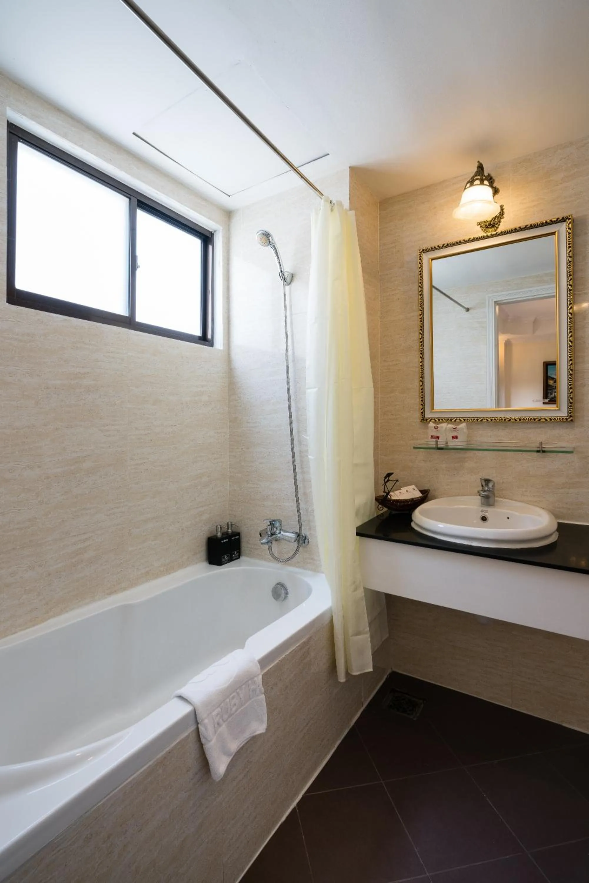 Bathroom in Asian Ruby Center Point Hotel & Spa