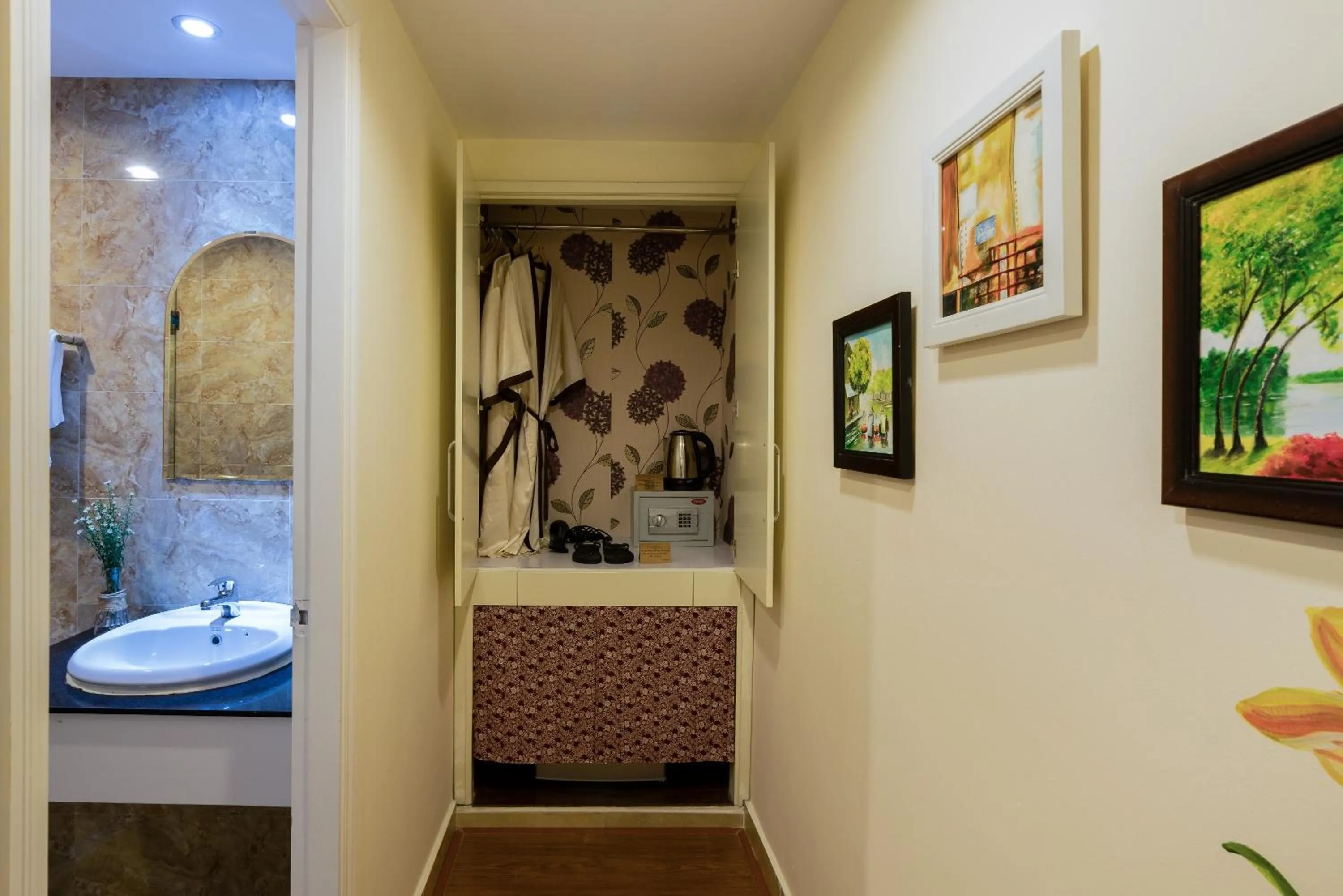 Decorative detail in Asian Ruby Center Point Hotel & Spa