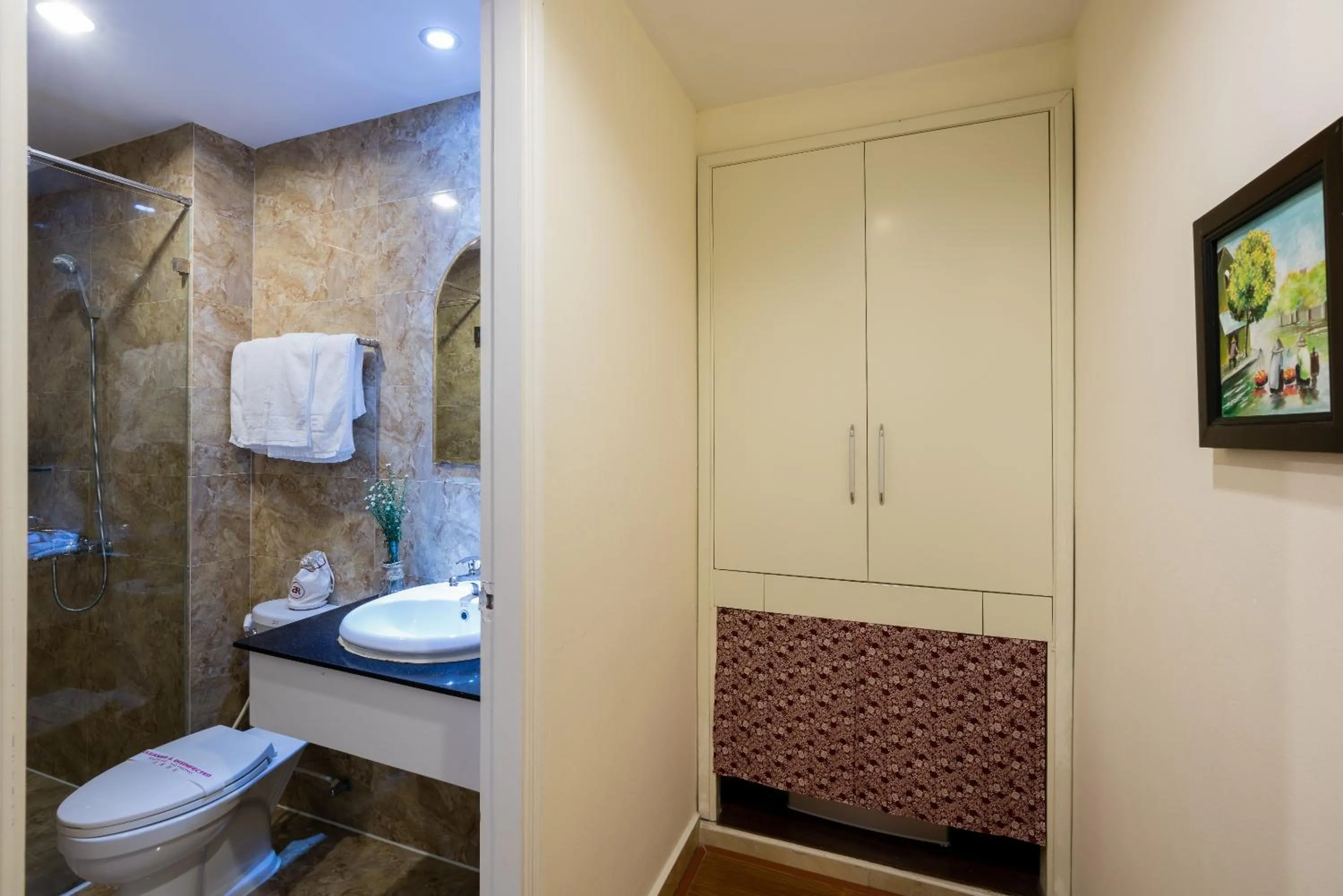 Bathroom in Asian Ruby Center Point Hotel & Spa