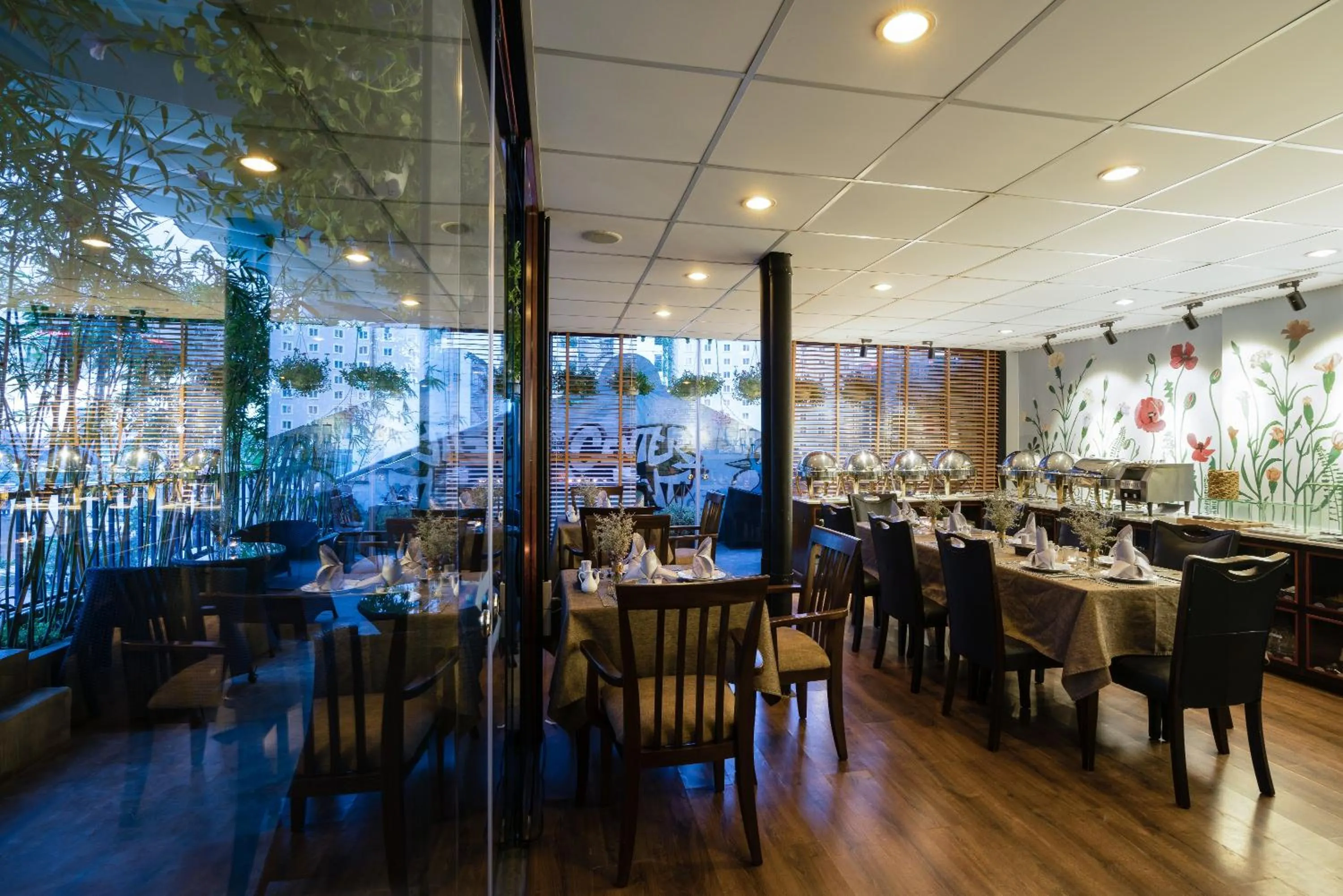 Restaurant/places to eat in Asian Ruby Center Point Hotel & Spa