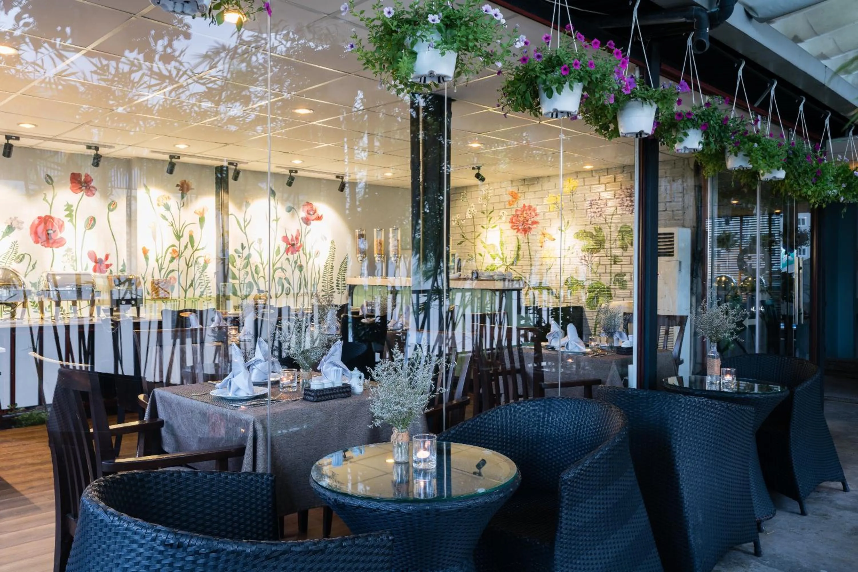 Restaurant/places to eat in Asian Ruby Center Point Hotel & Spa