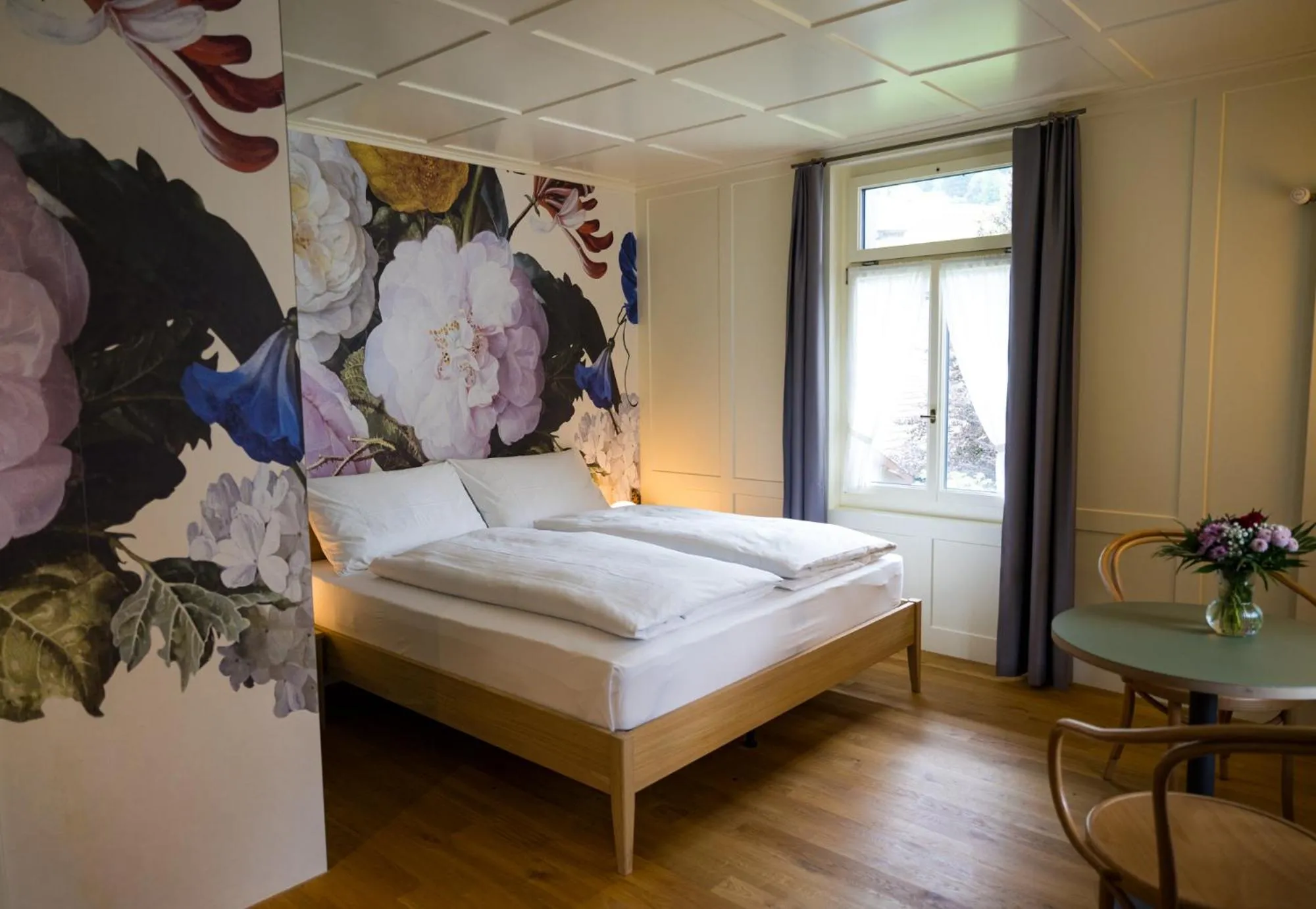 Photo of the whole room, Bed in FLÜHLI Hotel Kurhaus