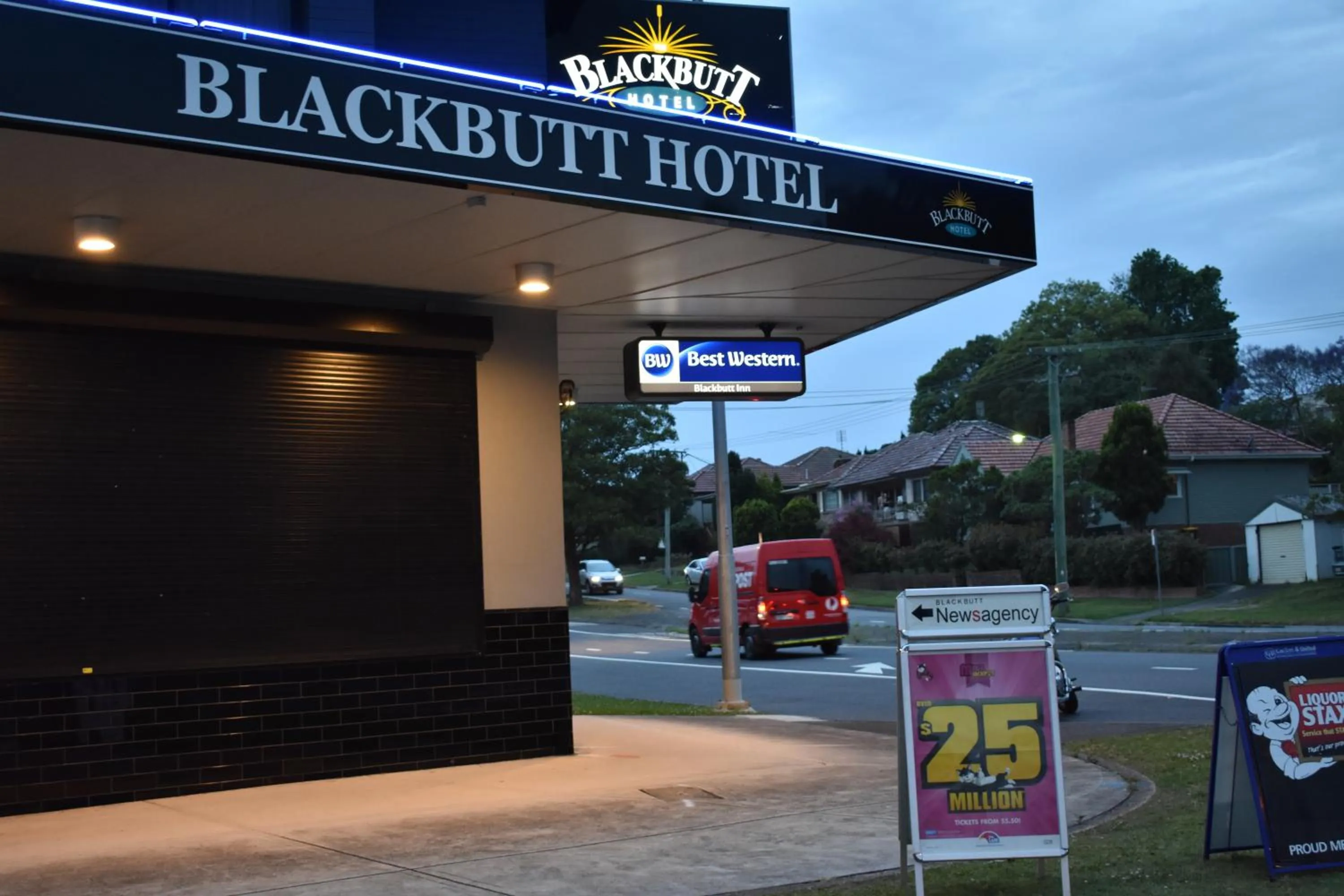 Facade/entrance in Best Western Blackbutt Inn