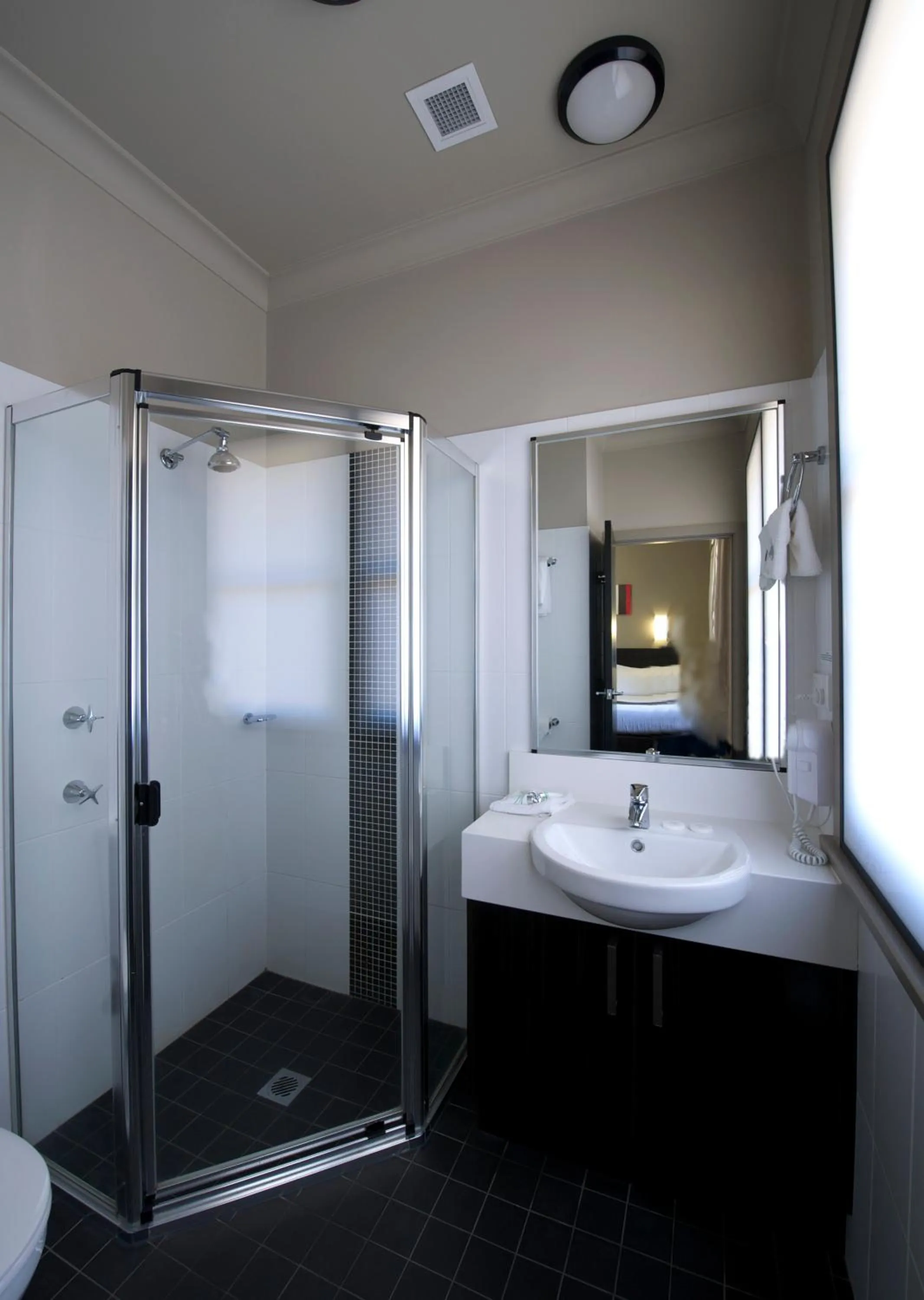 Bathroom in Best Western Blackbutt Inn