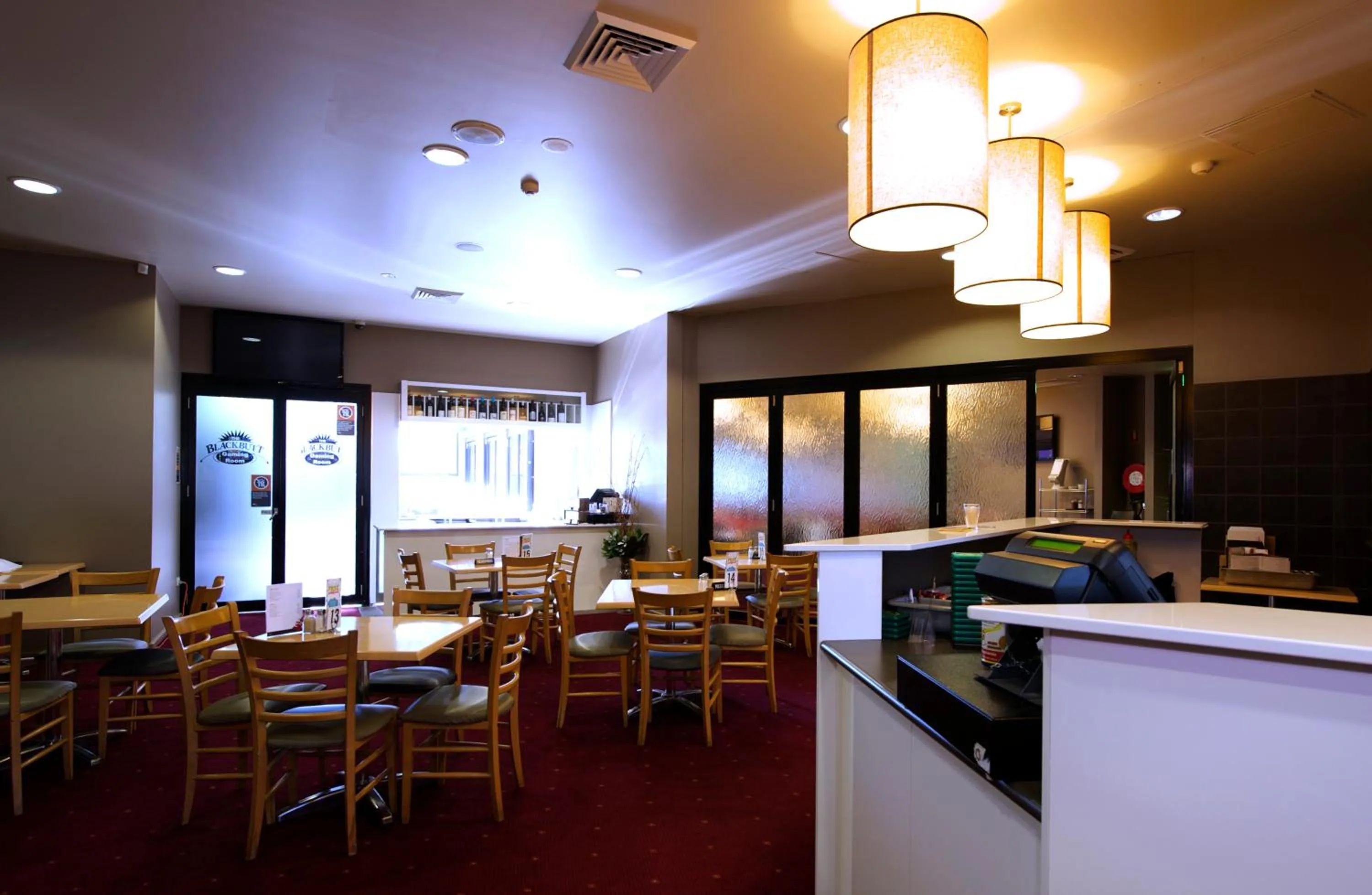Lounge or bar in Best Western Blackbutt Inn