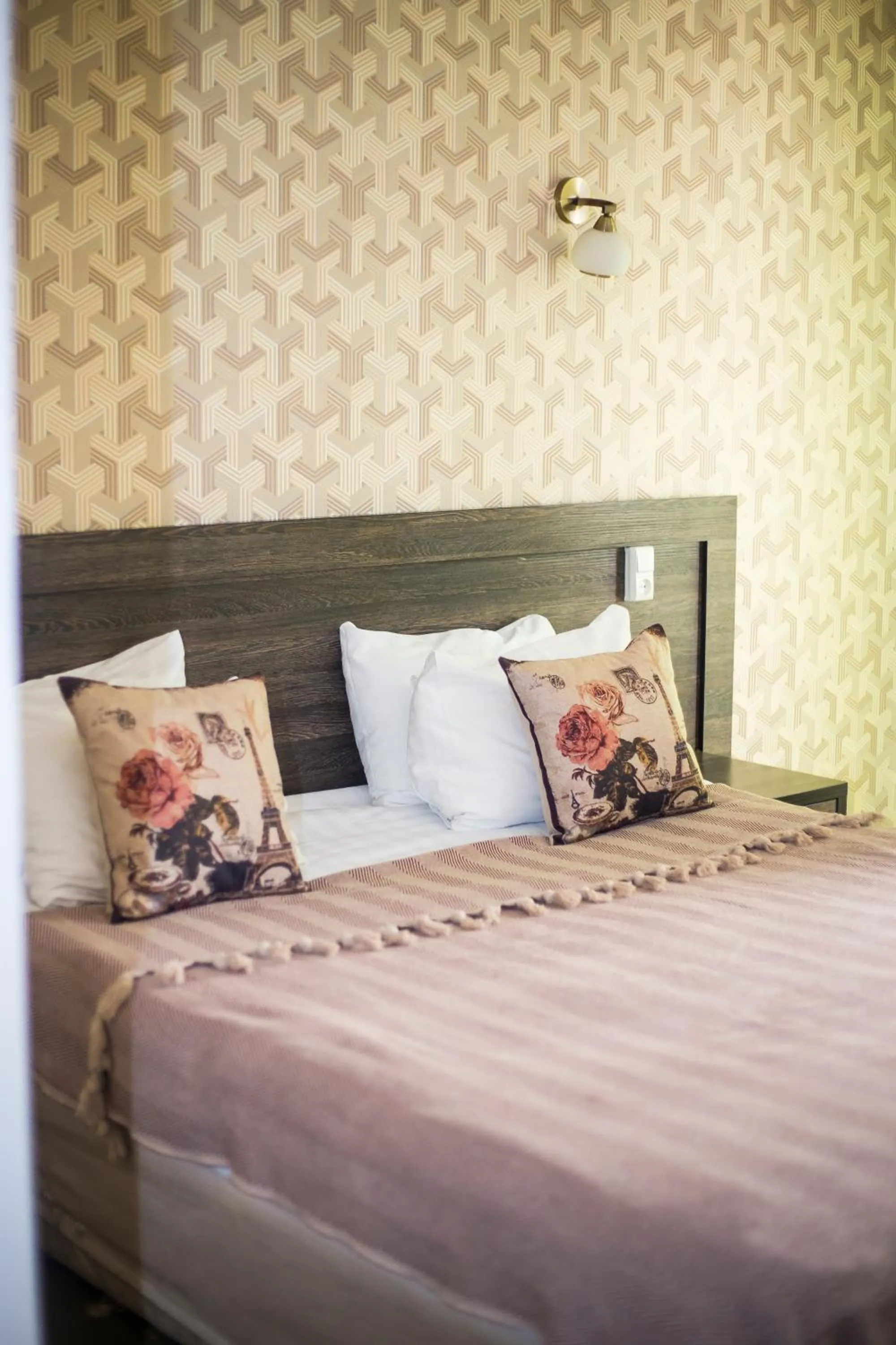 Bed in Golden Palace Hotel