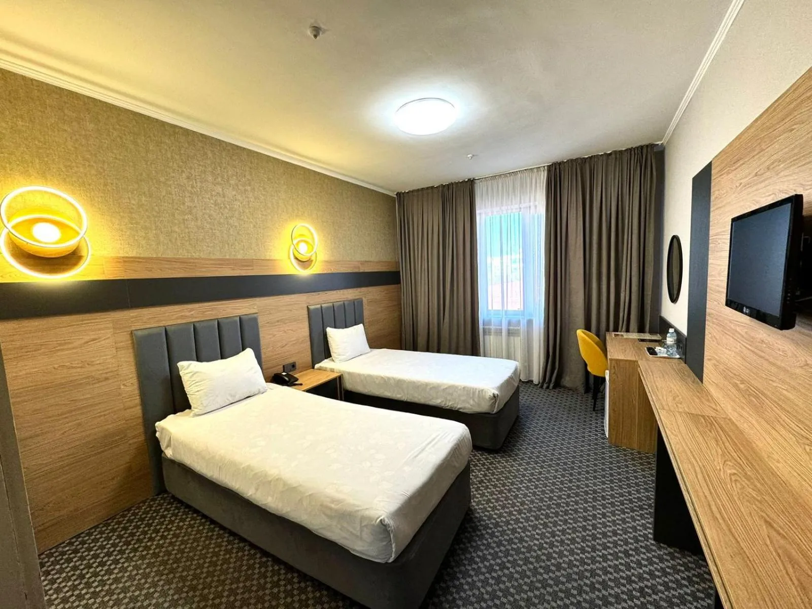 Bed in Golden Palace Hotel