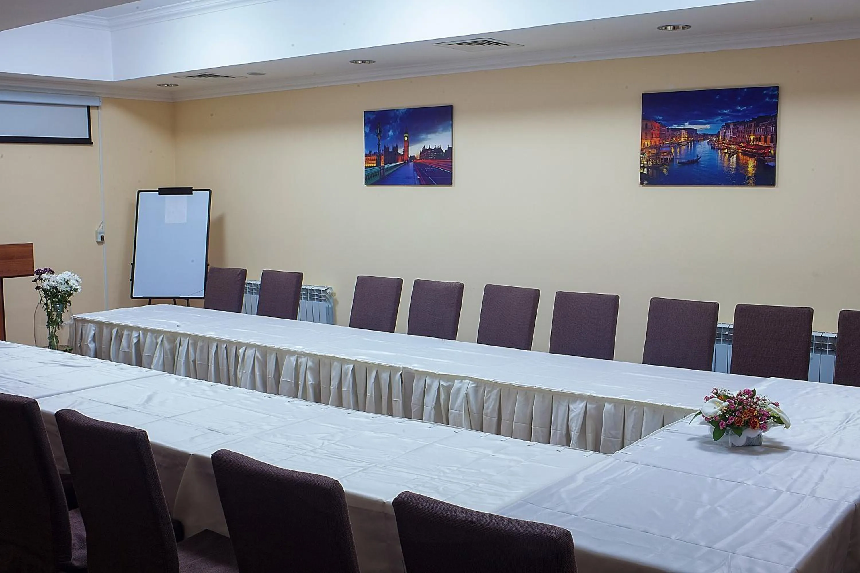 Business facilities in Golden Palace Hotel