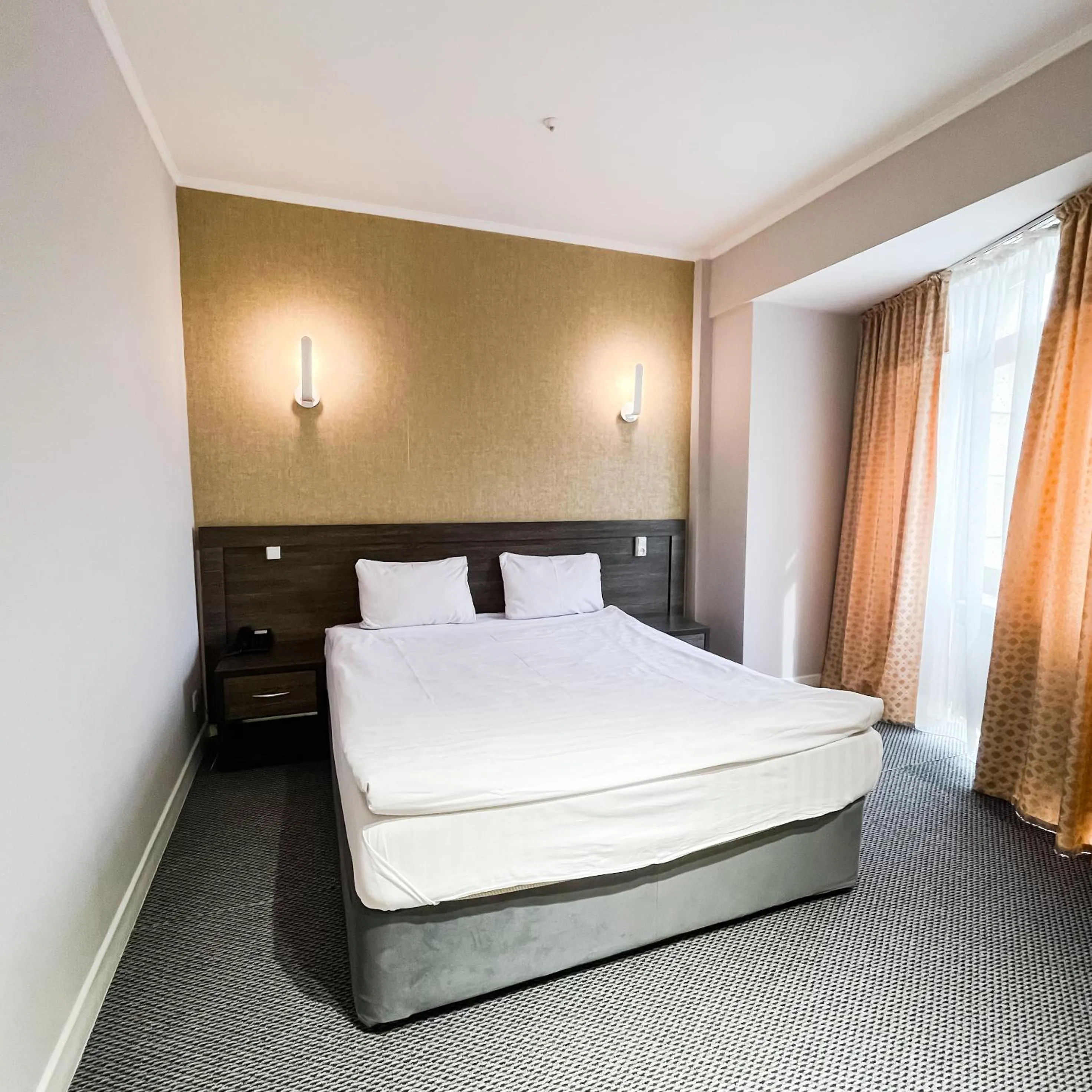 Bed in Golden Palace Hotel