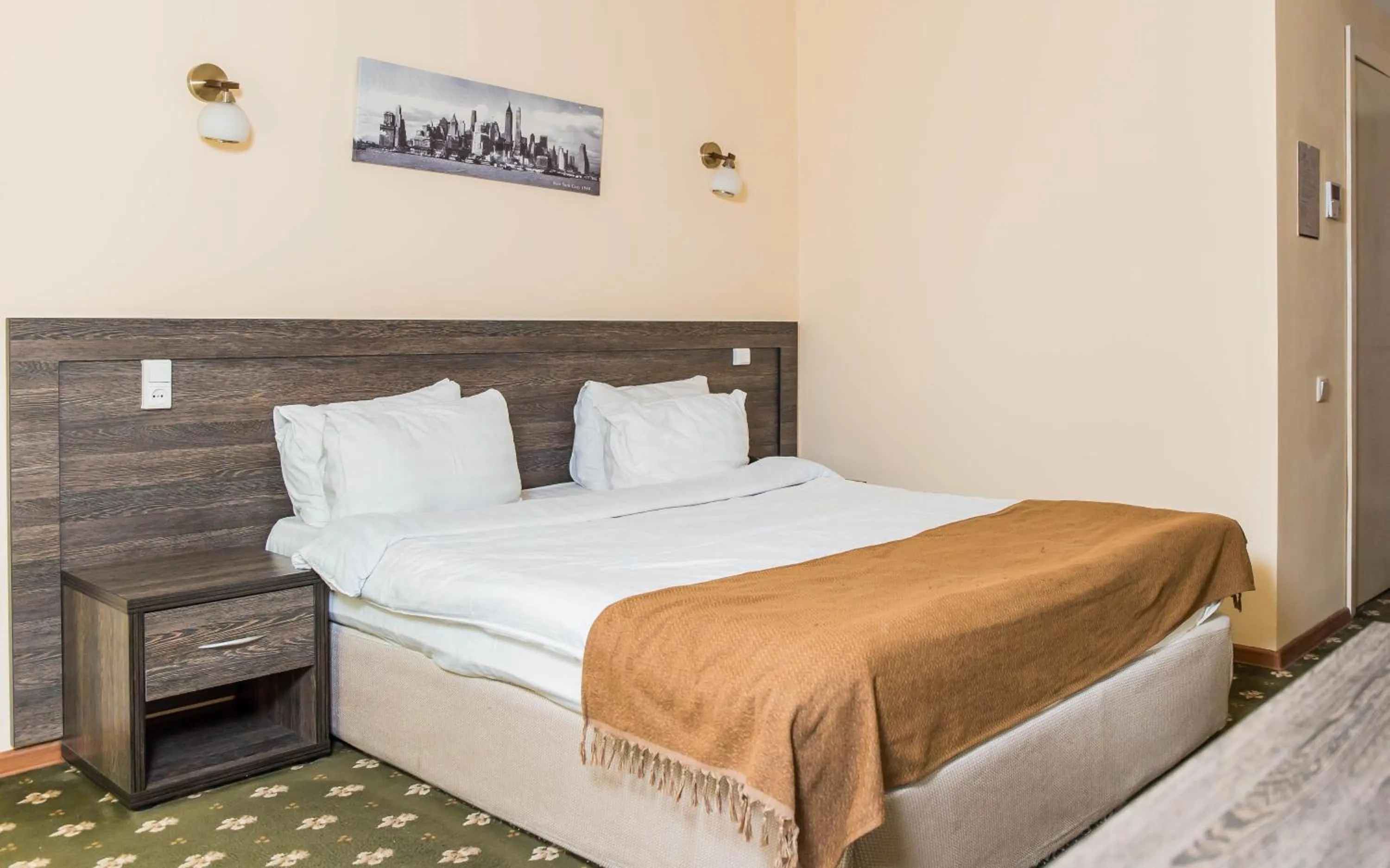 Bed in Golden Palace Hotel