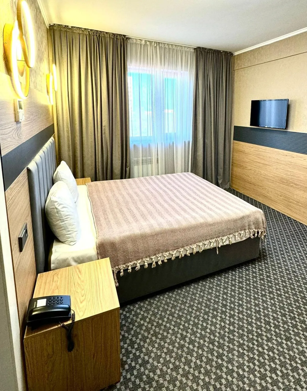 Bed in Golden Palace Hotel