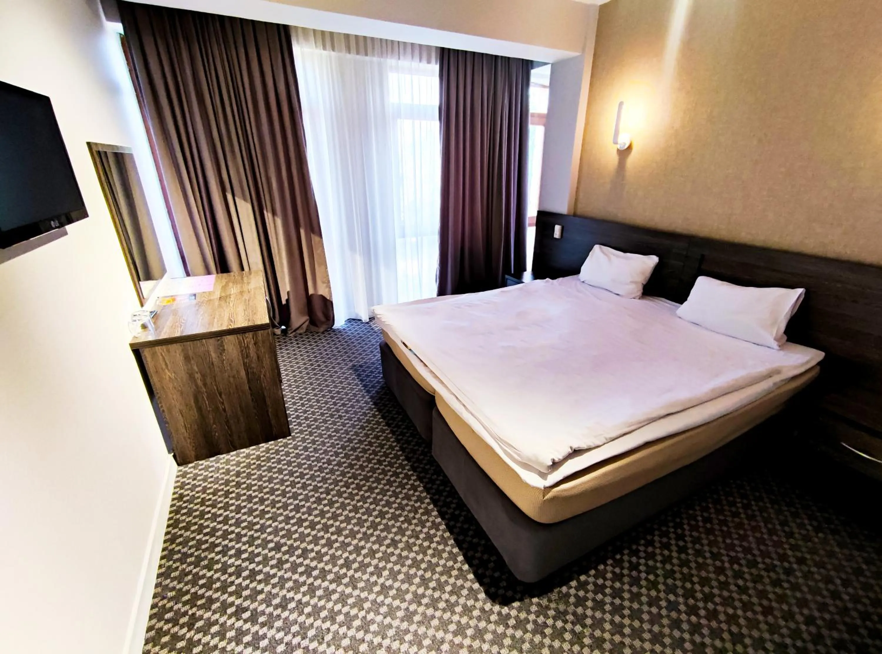 Bed in Golden Palace Hotel