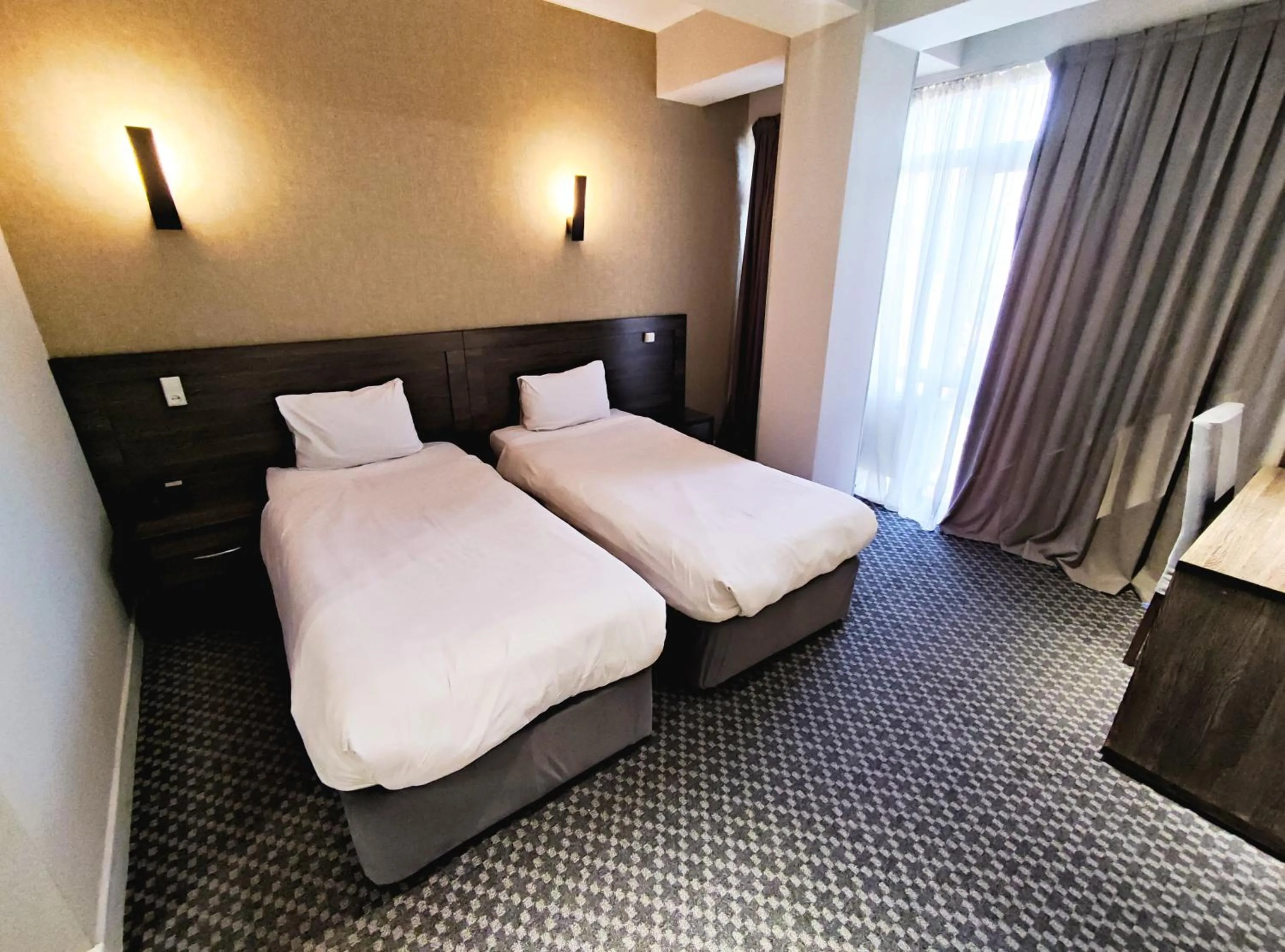 Photo of the whole room, Bed in Golden Palace Hotel