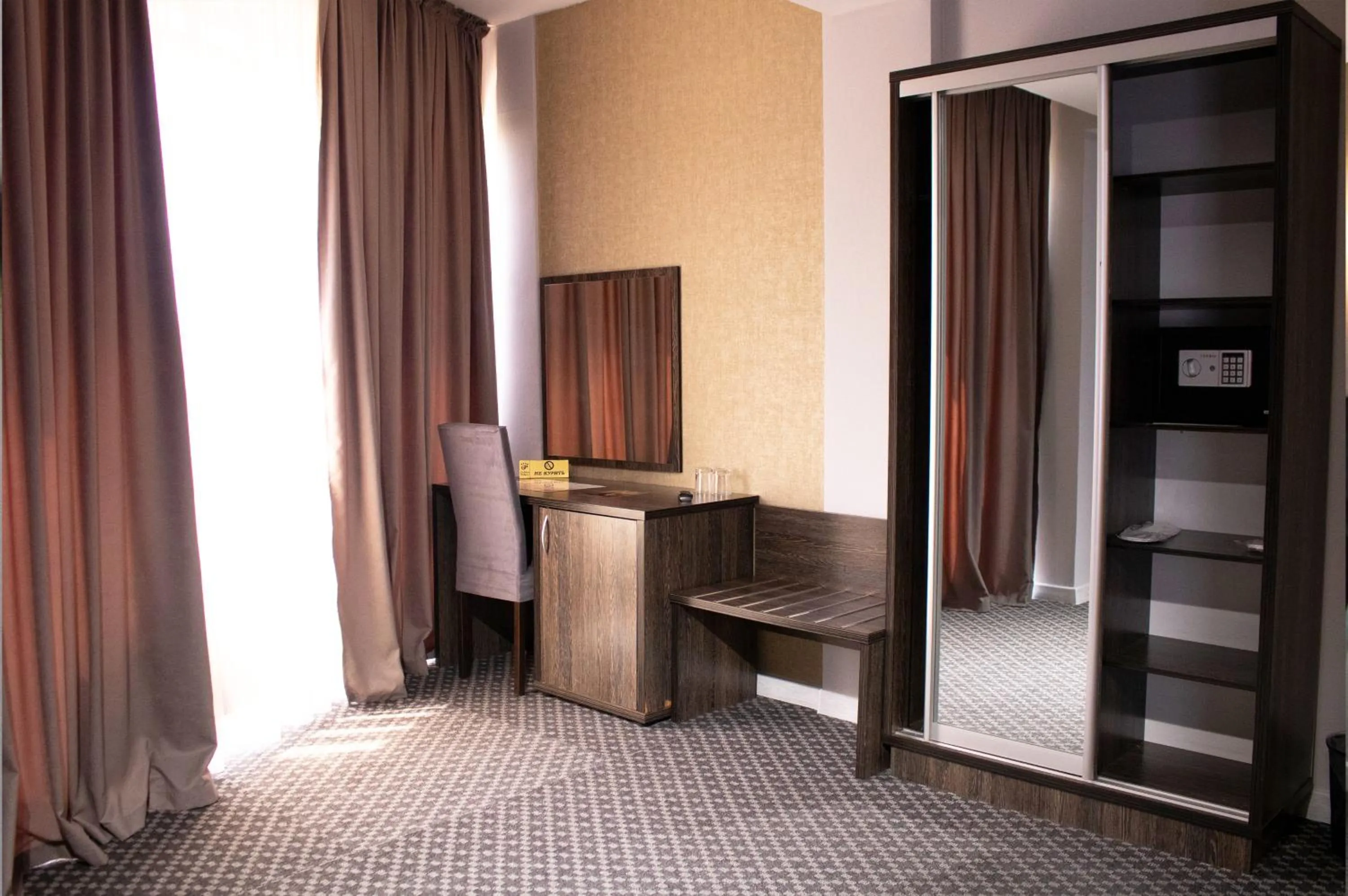 hair dresser, Bed in Golden Palace Hotel