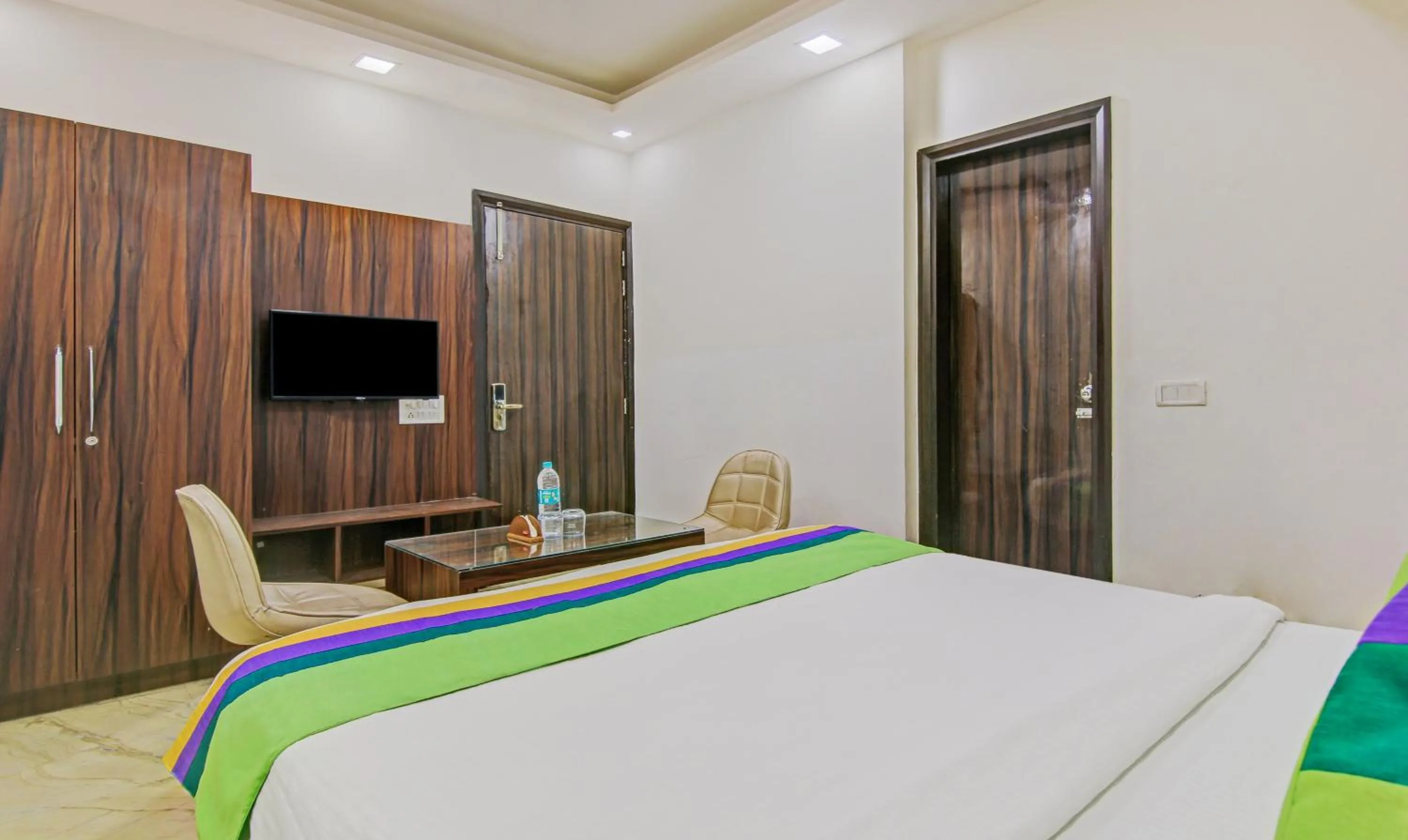 Bedroom, Bed in Itsy Hotels Prime Stay