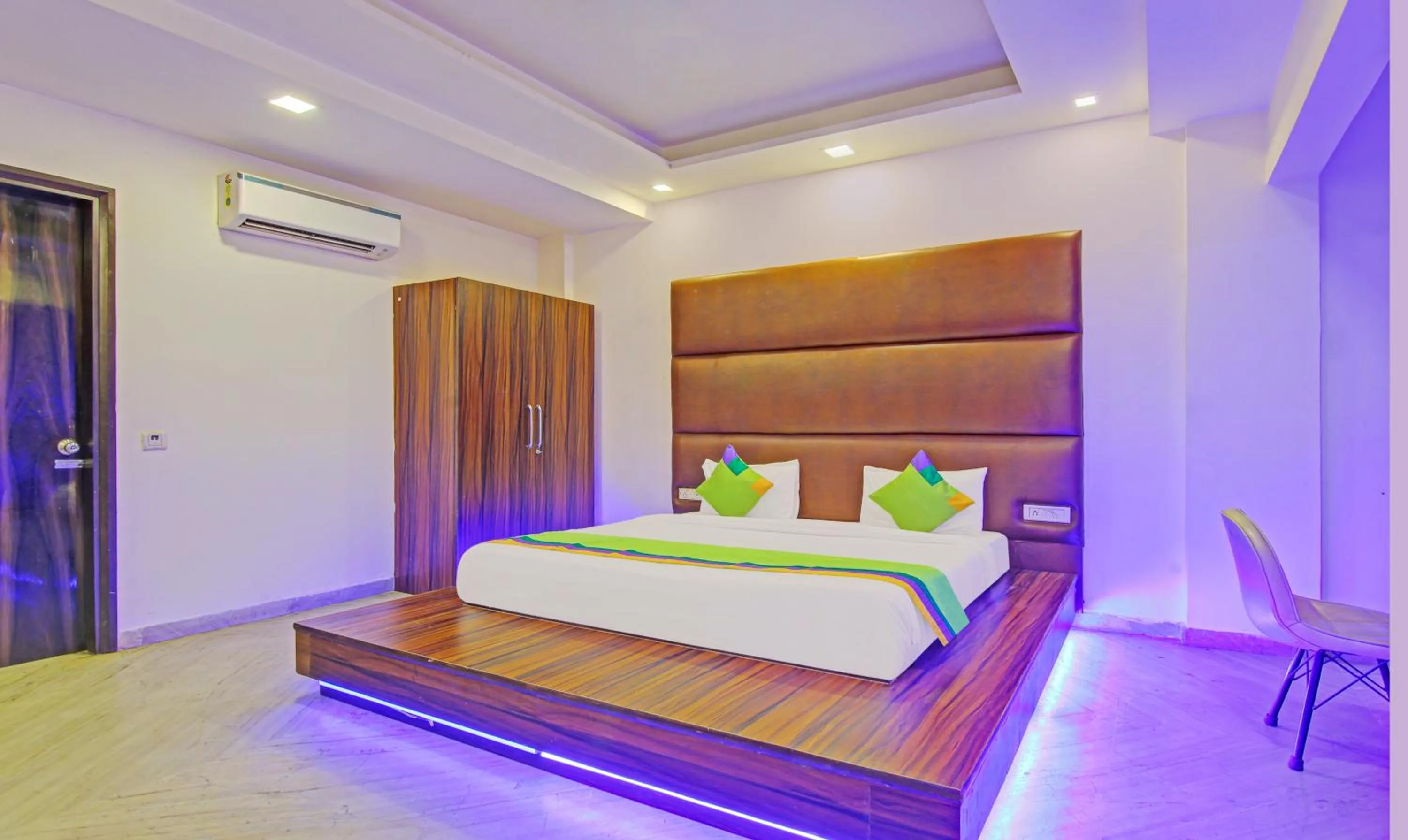 Bedroom, Bed in Itsy Hotels Prime Stay