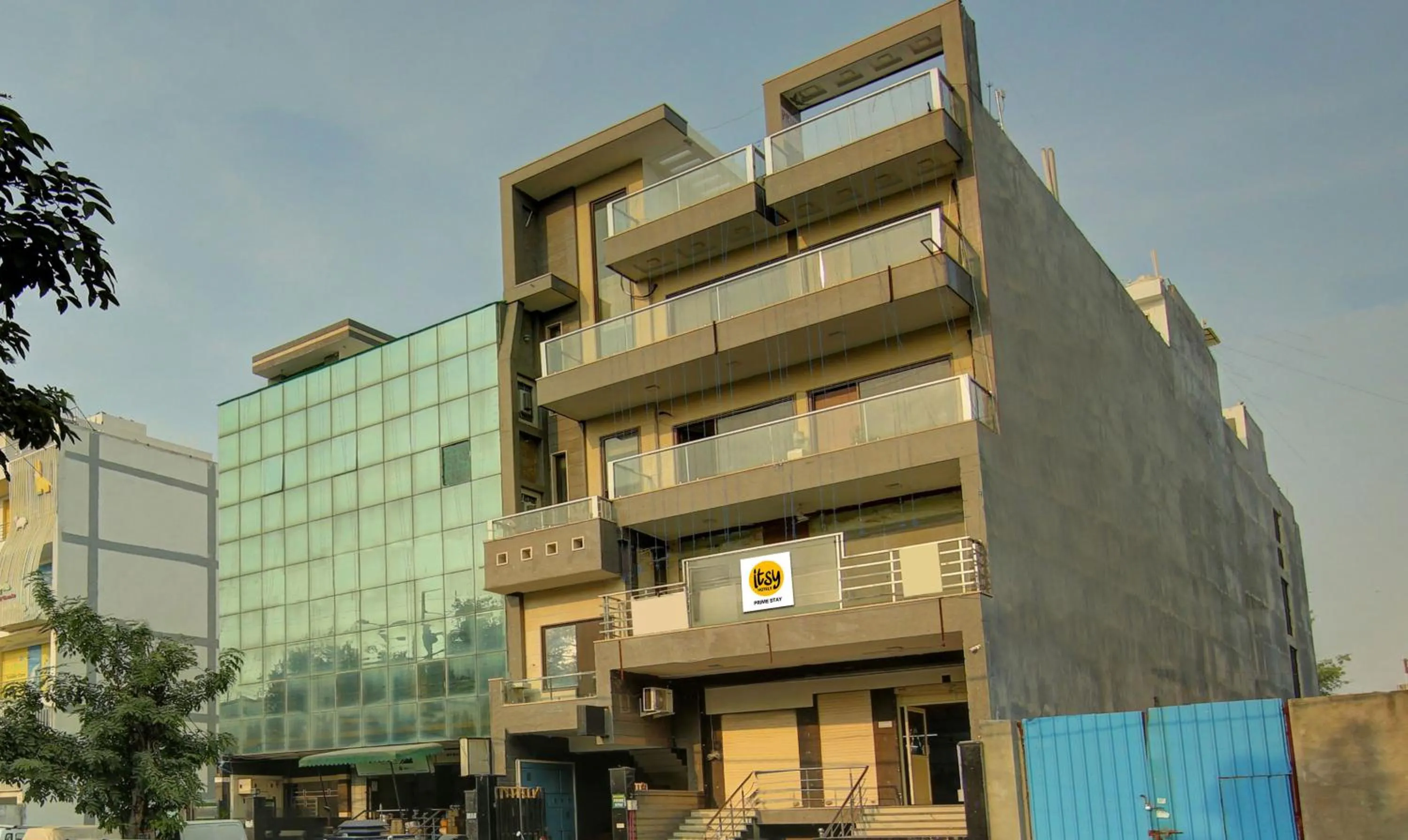 Property building in Itsy Hotels Prime Stay