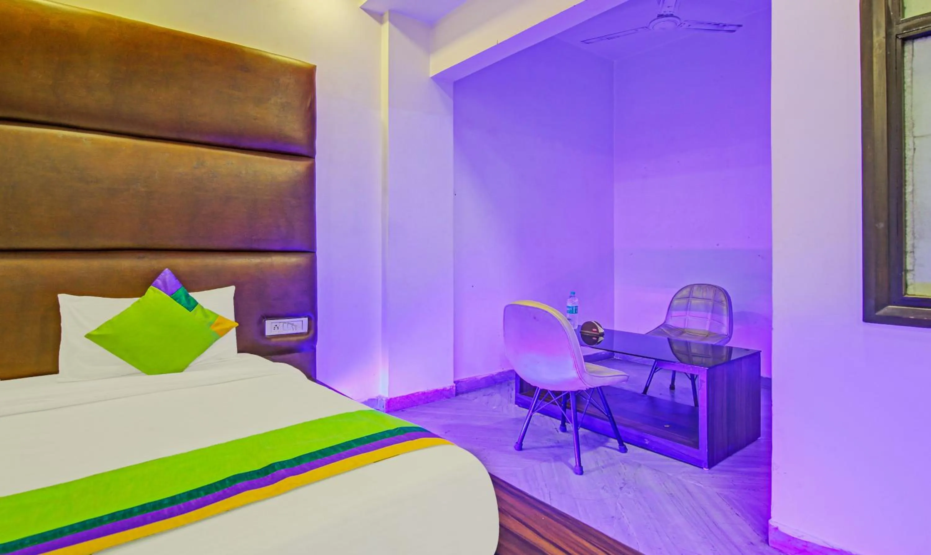 Bedroom, Bed in Itsy Hotels Prime Stay