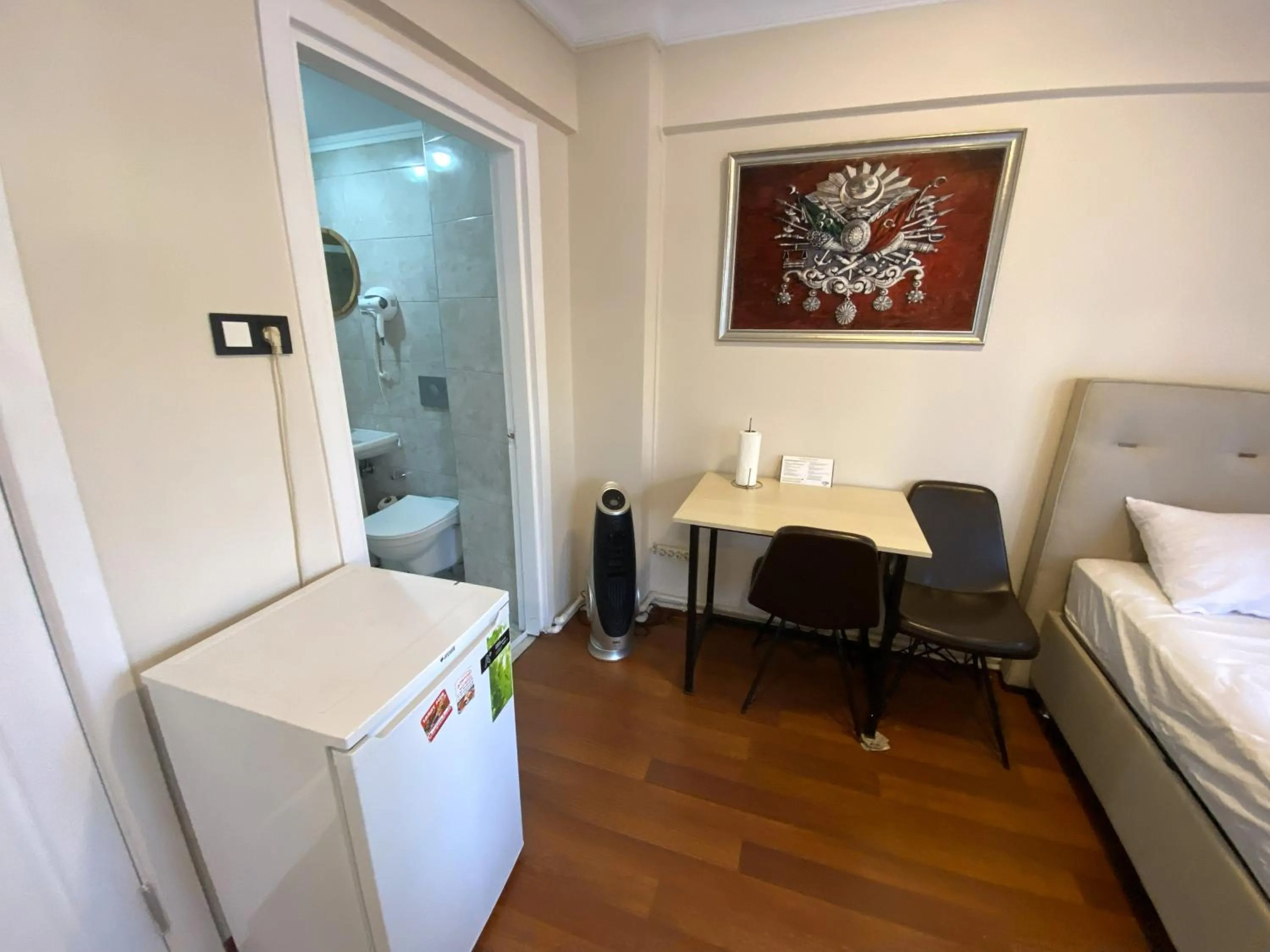 Bedroom, Bed in Meydan Pansiyon Uskudar