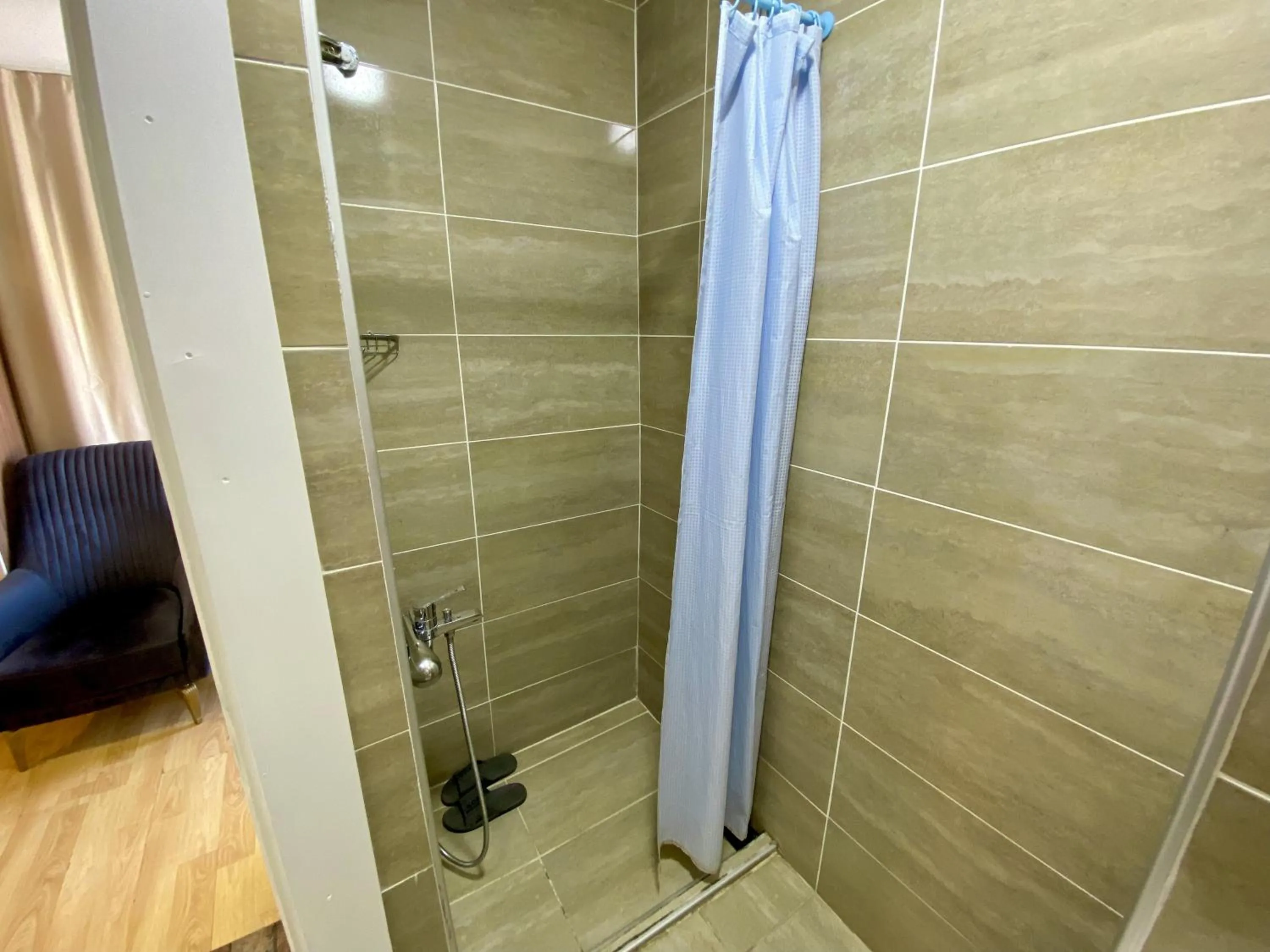 Shower in Meydan Pansiyon Uskudar