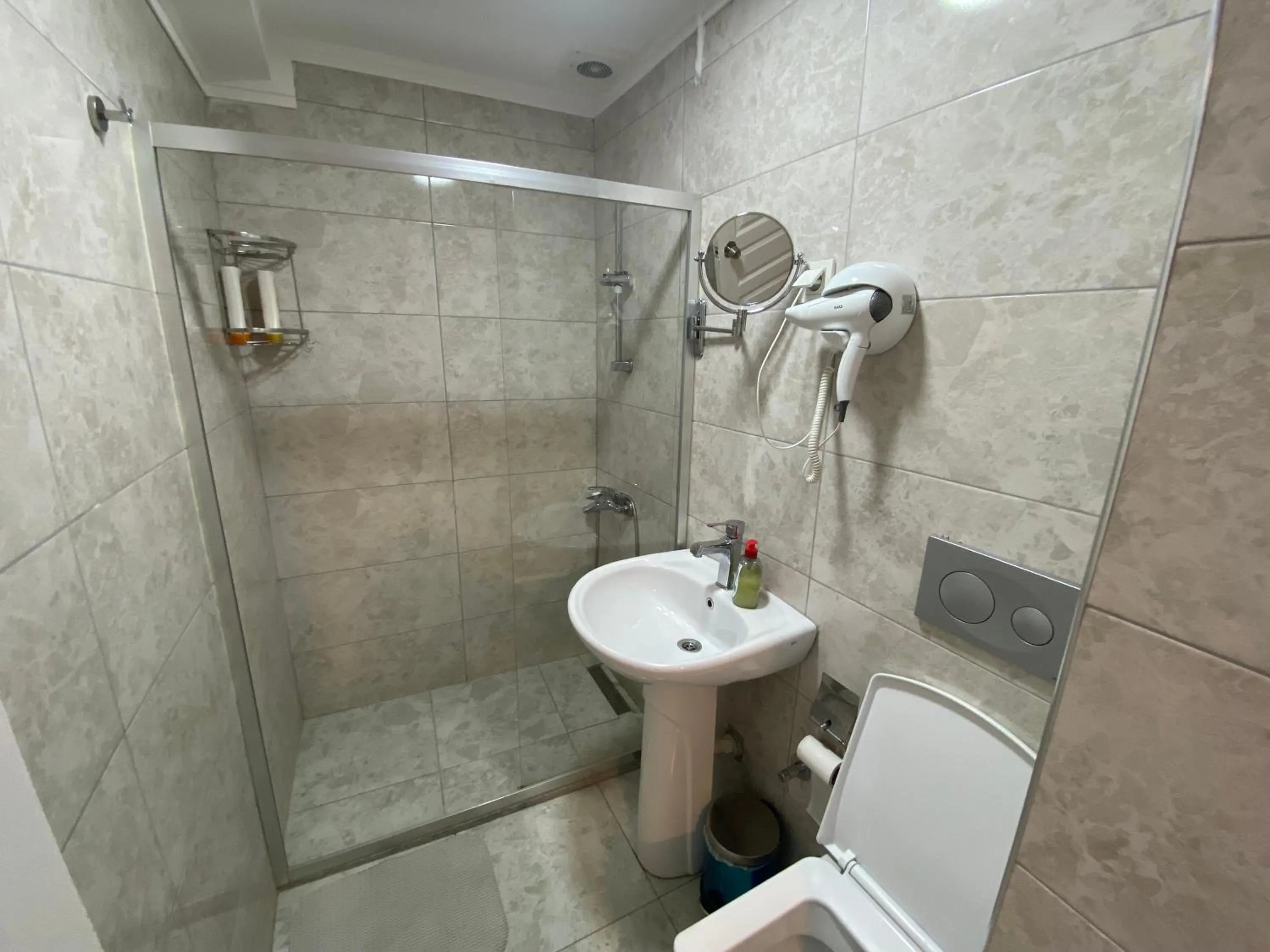 Shower in Meydan Pansiyon Uskudar