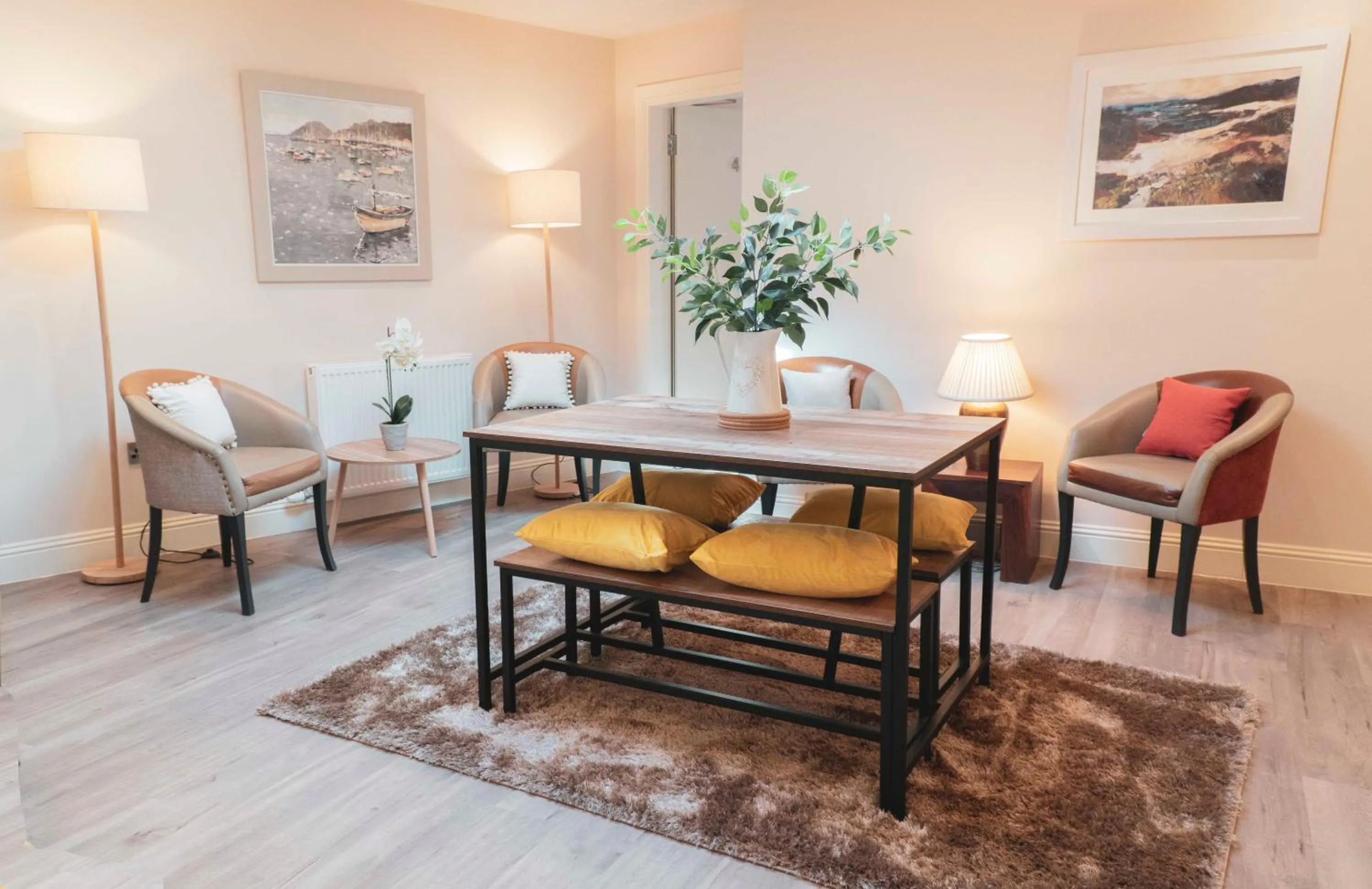 Communal lounge/ TV room in The Ship Inn