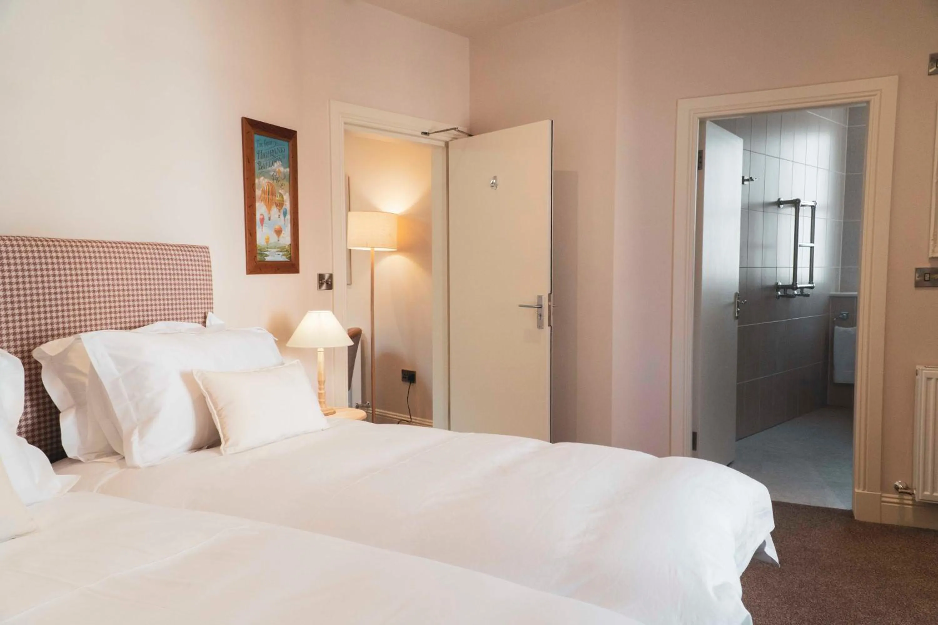 Bedroom, Bed in The Ship Inn