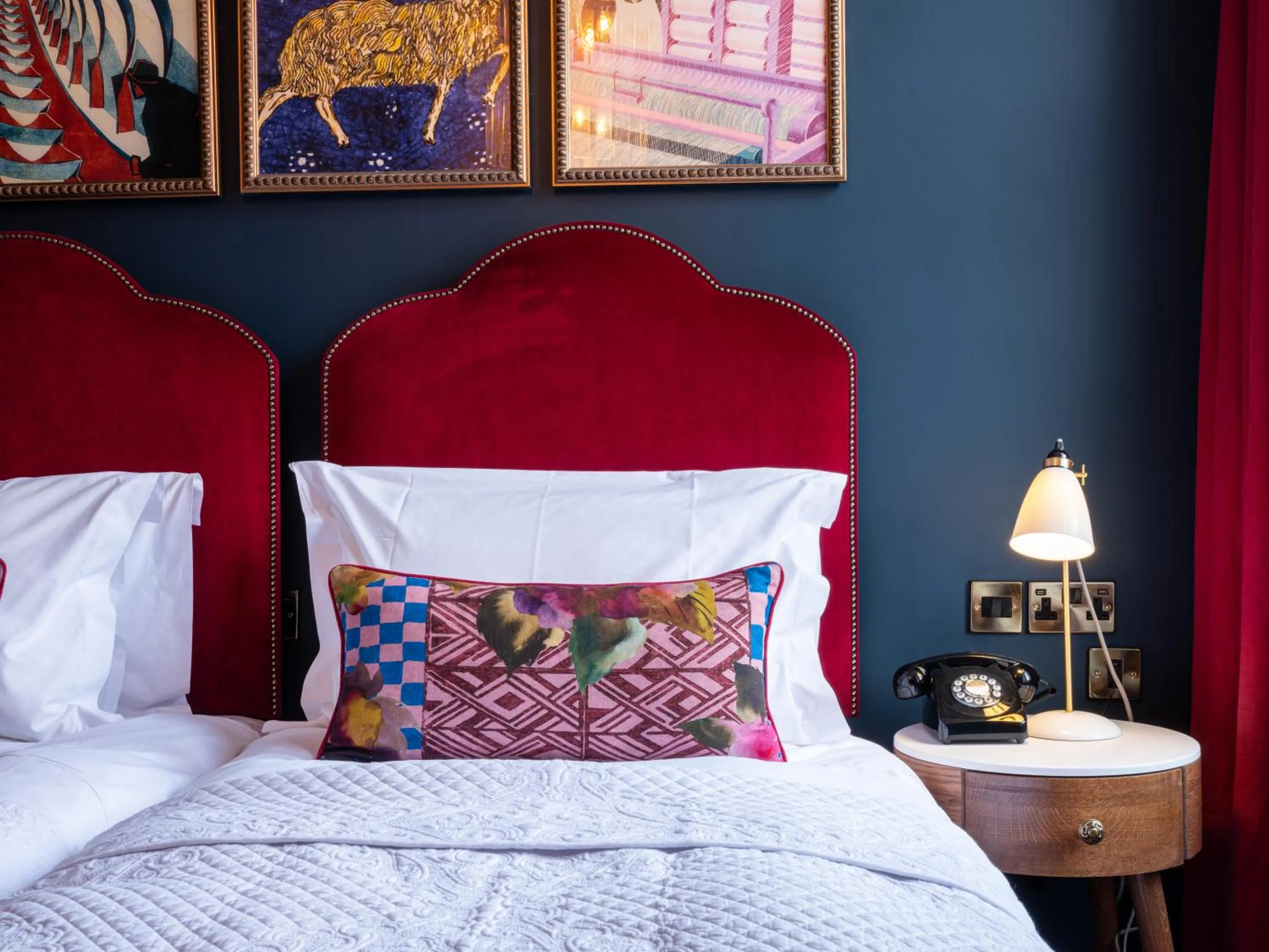 Bedroom, Bed in Spread Eagle