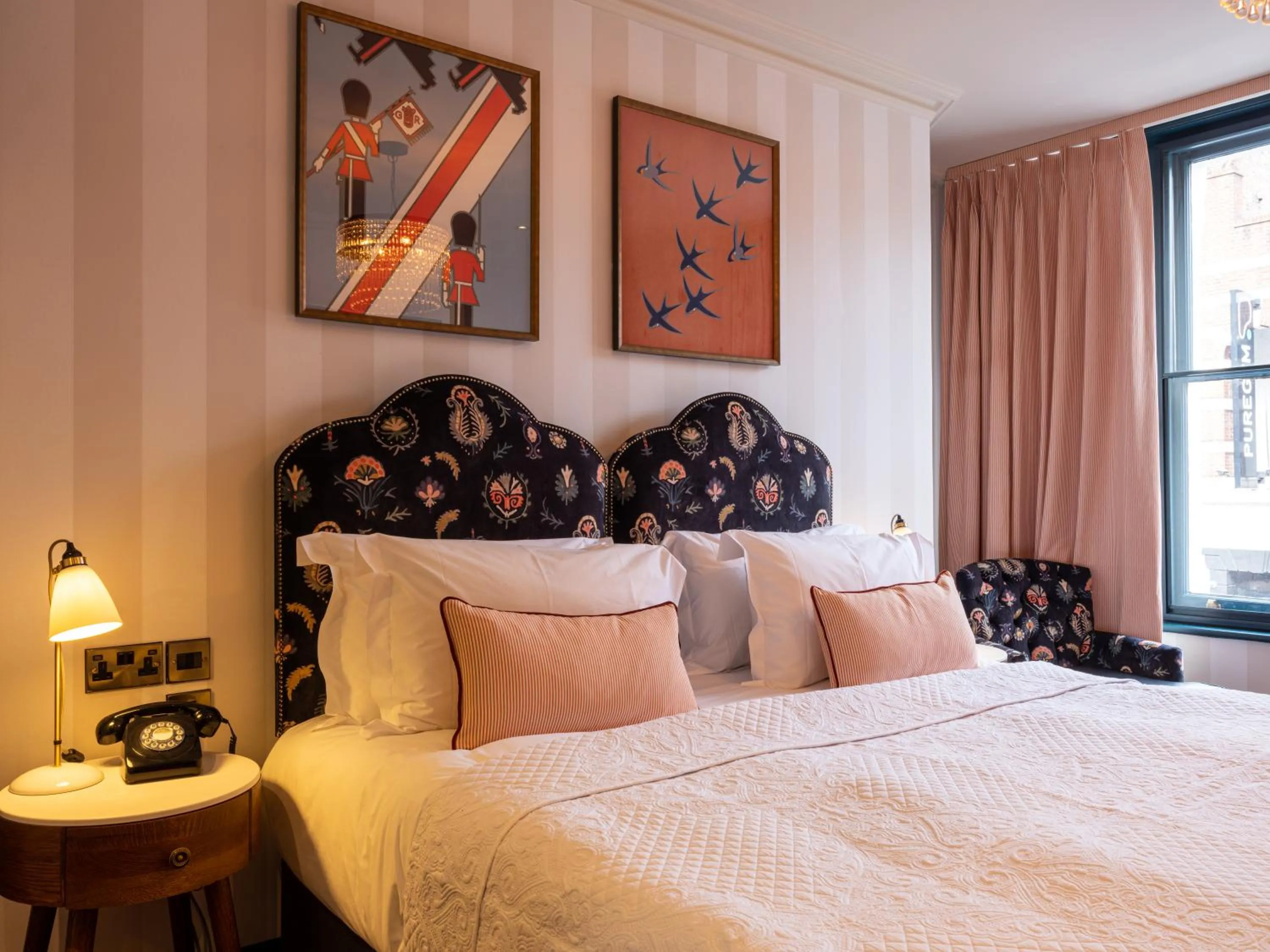 Bedroom, Bed in Spread Eagle