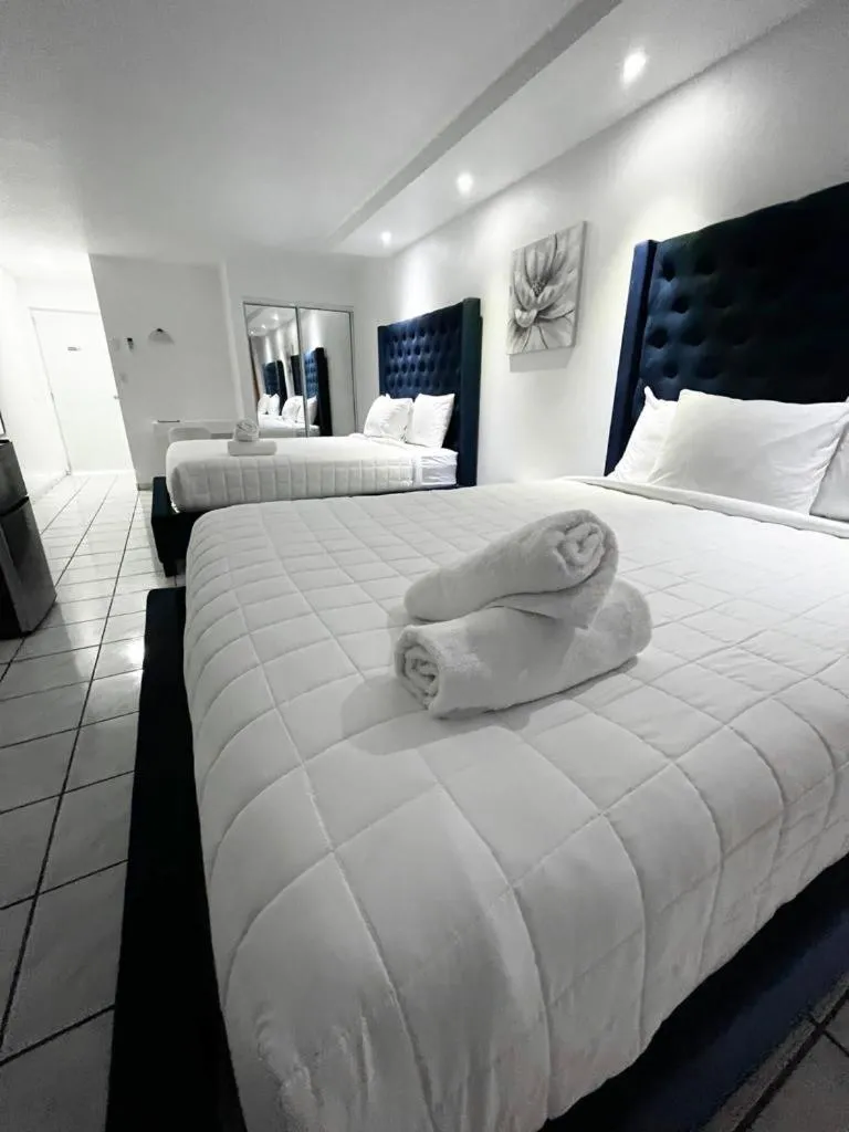 Bed in Douglas Highway Inn Hotel