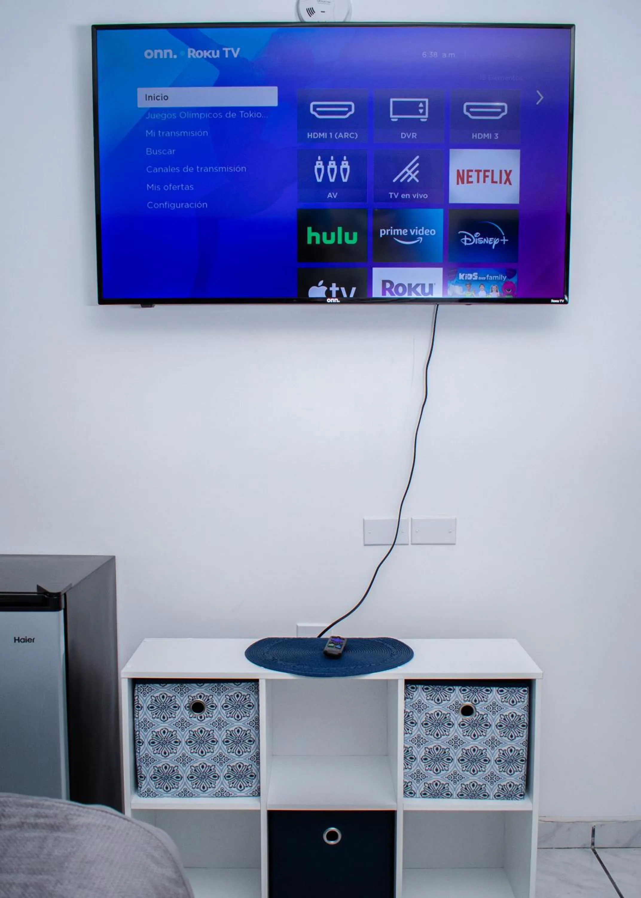 Communal lounge/ TV room in Douglas Highway Inn Hotel