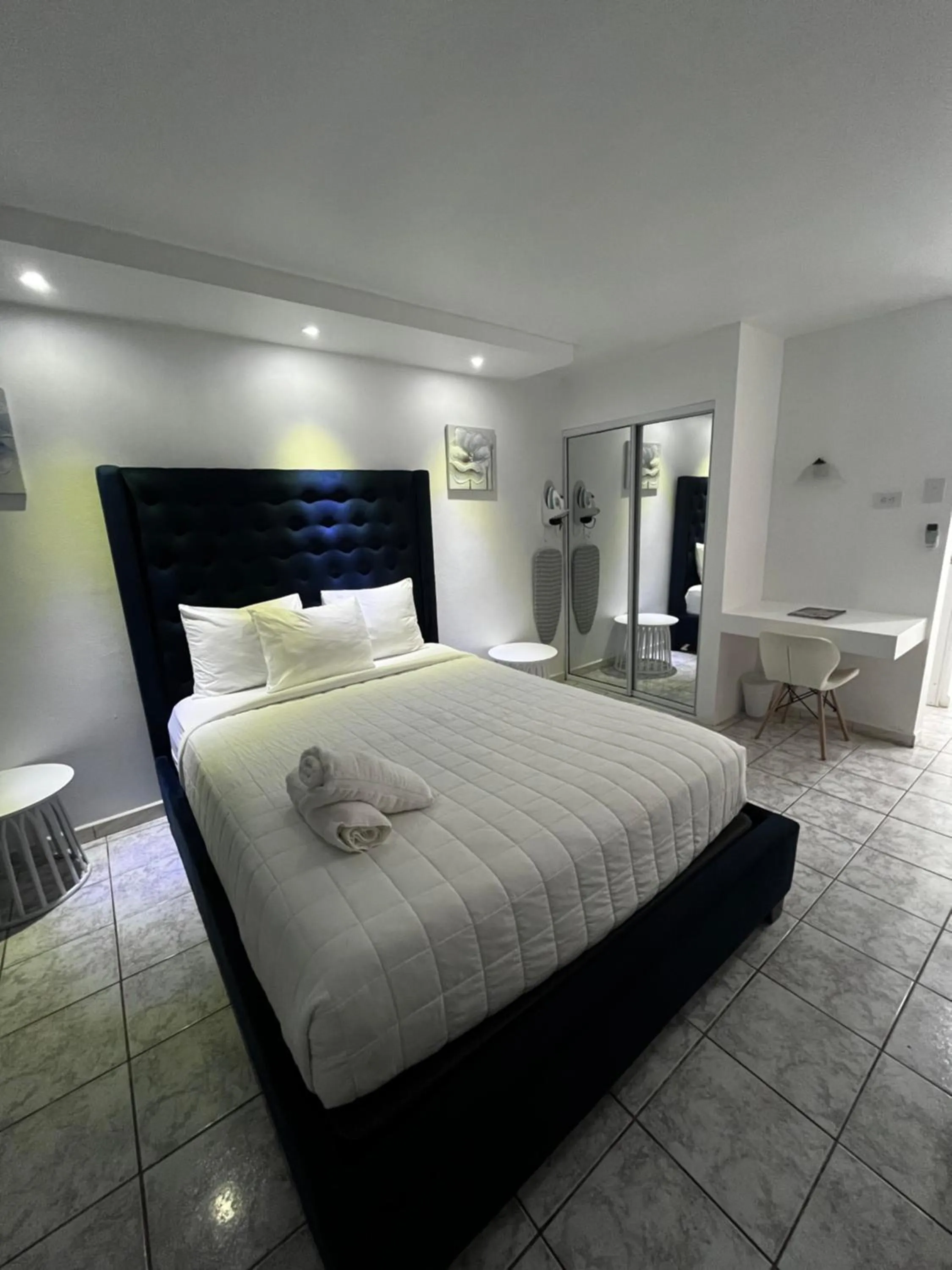 Bed in Douglas Highway Inn Hotel