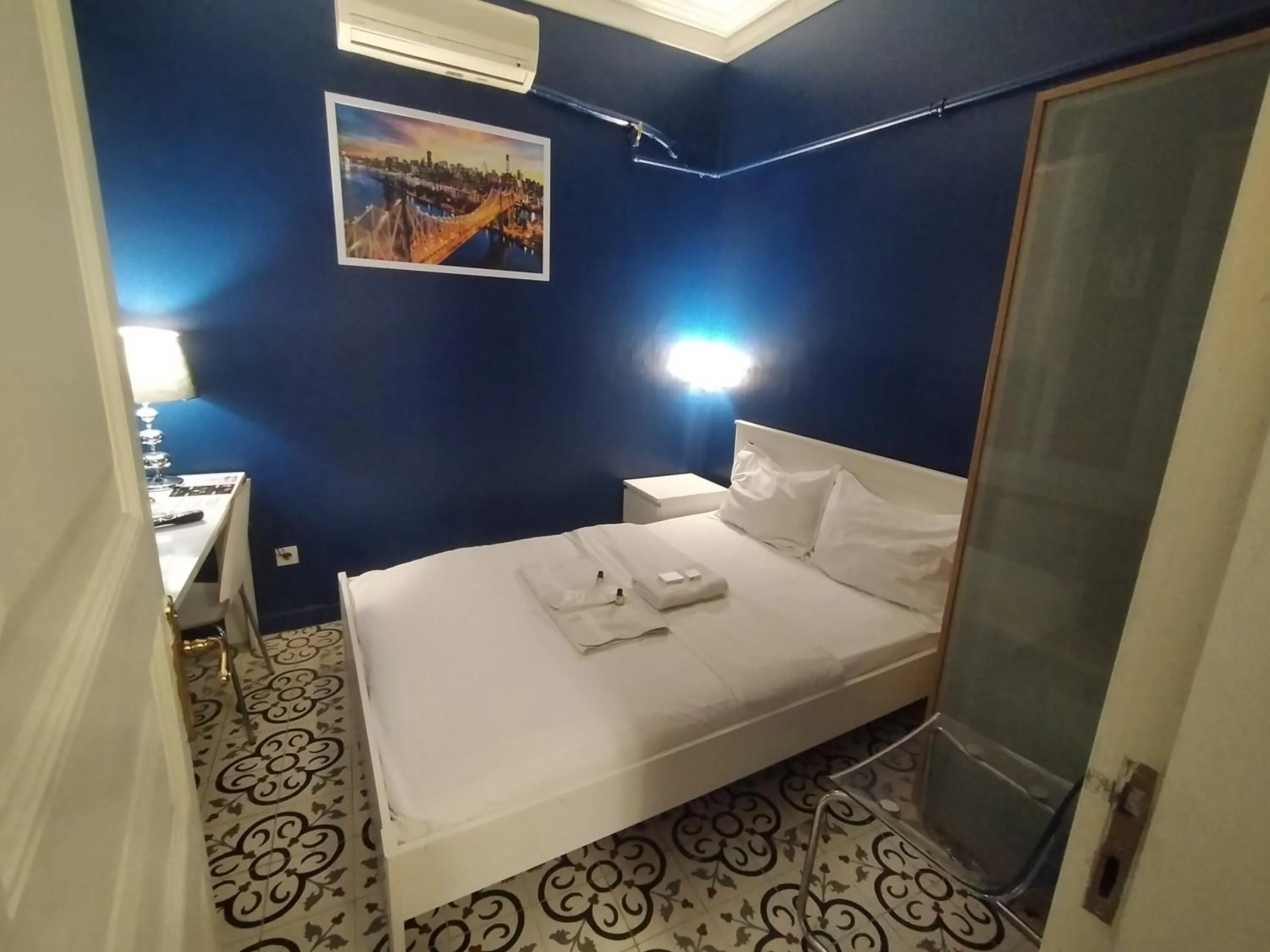 Photo of the whole room in Dreamers V&V Hotel Cihangir