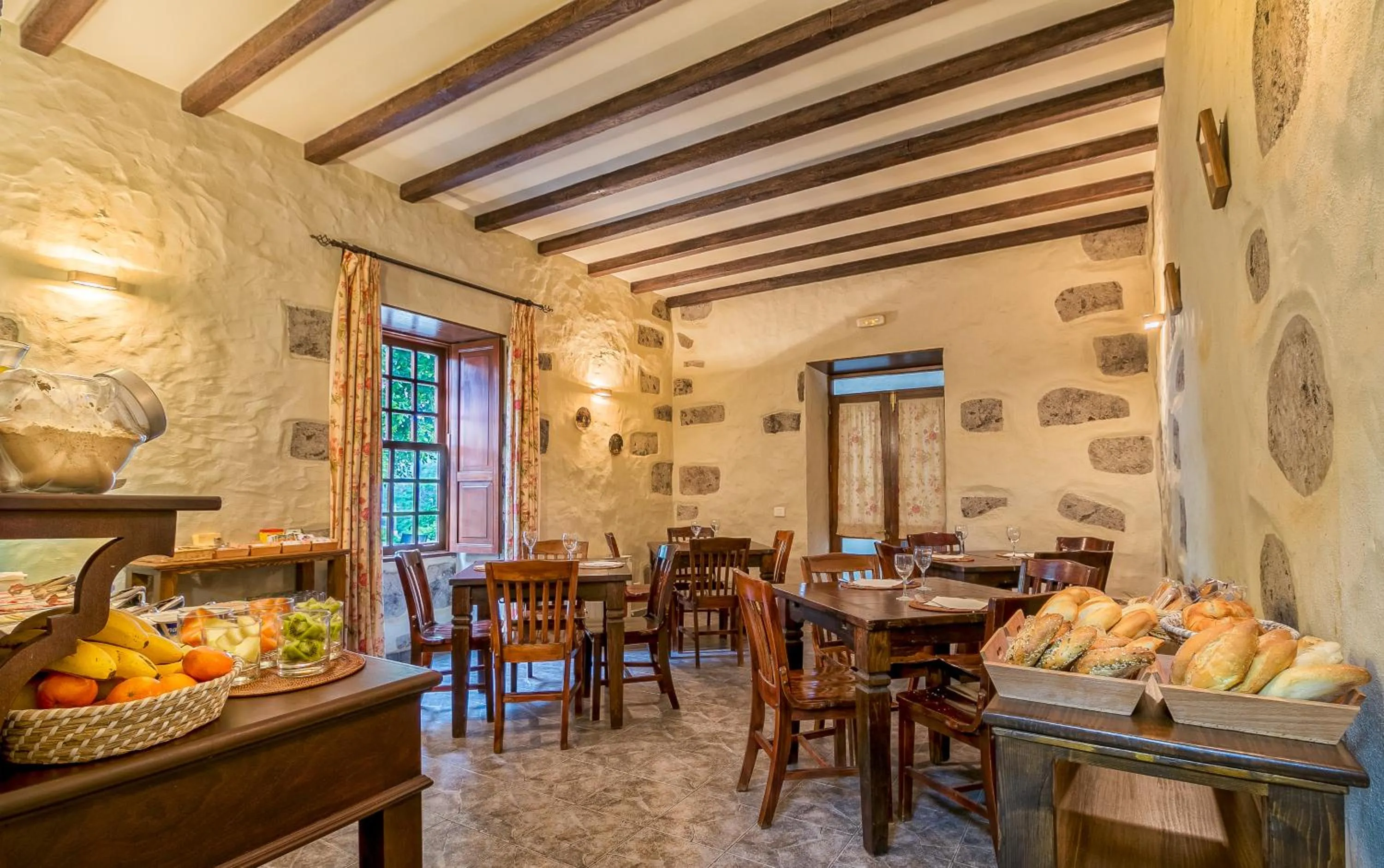Restaurant/places to eat in Hotel Rural LIVVO Maipez