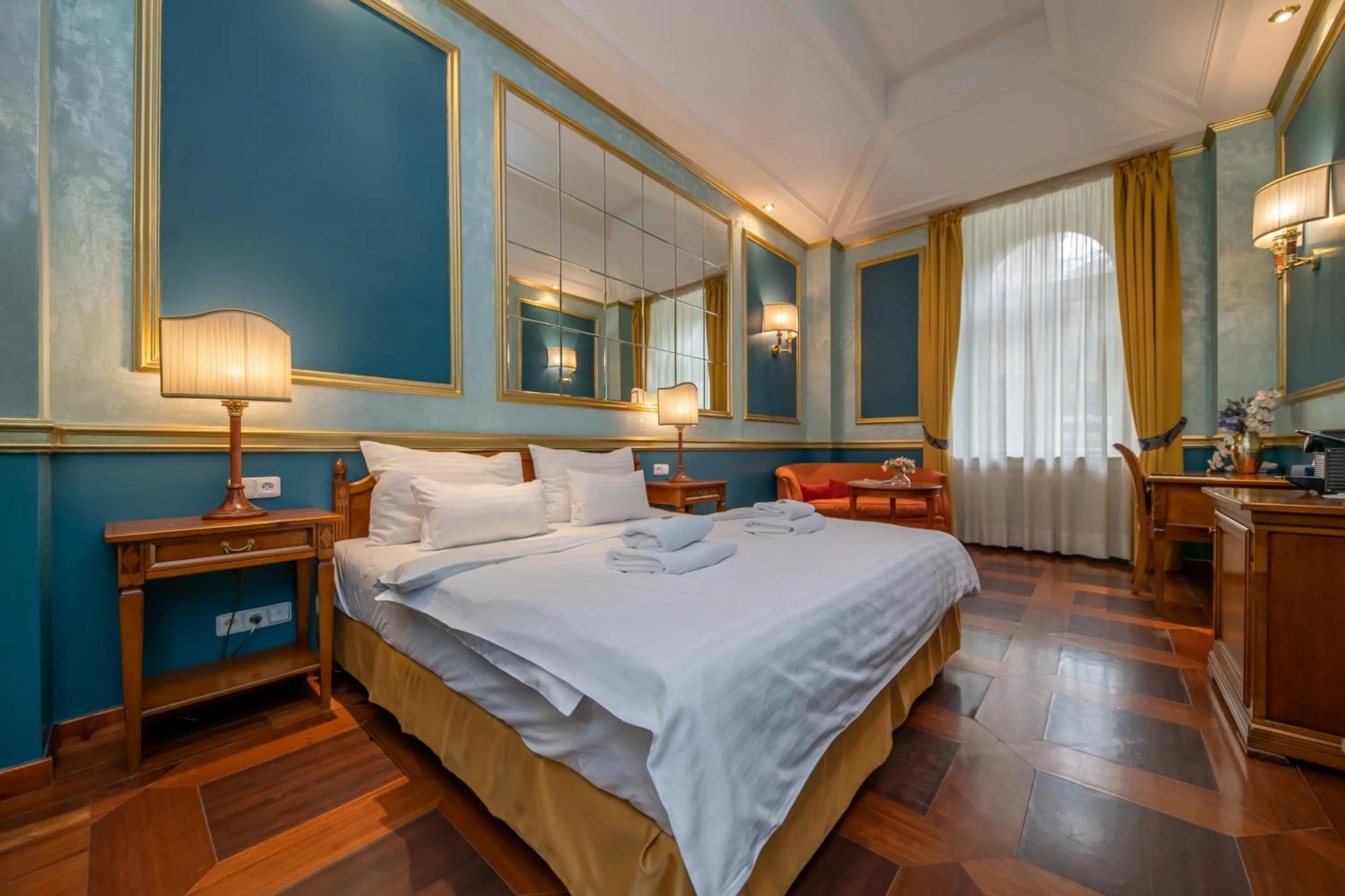 Bedroom, Bed in Hotel Kinsky Fountain