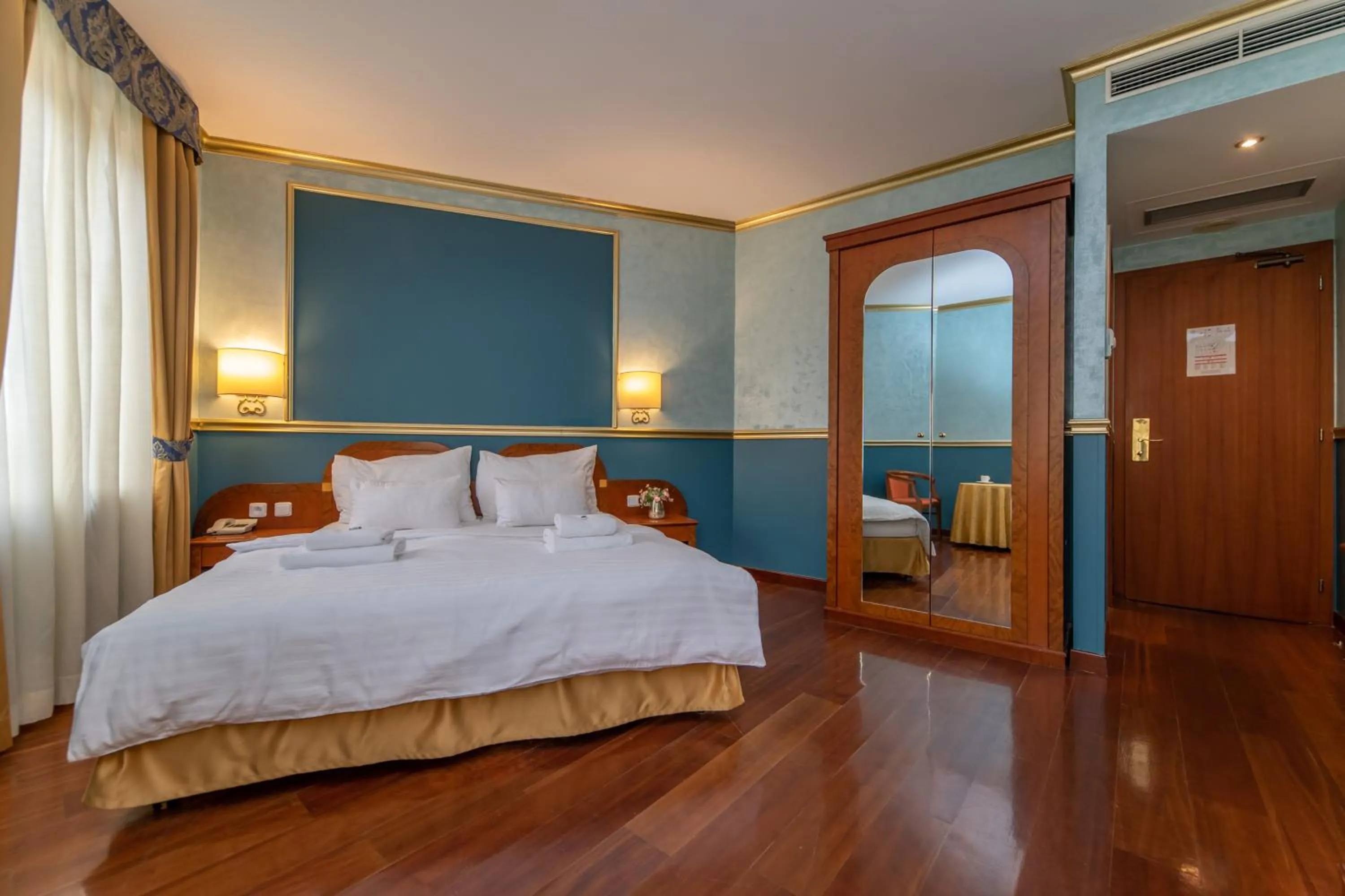 Bedroom, Bed in Hotel Kinsky Fountain