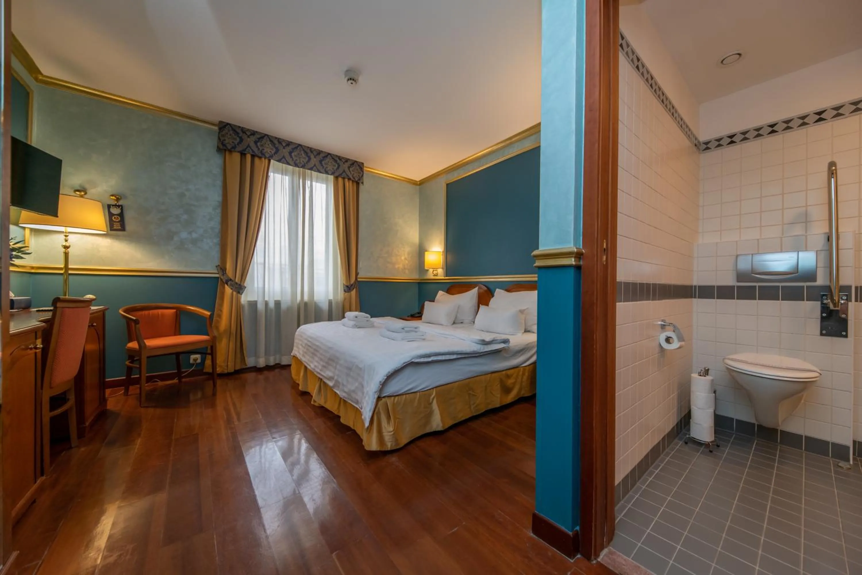 Photo of the whole room, Bed in Hotel Kinsky Fountain