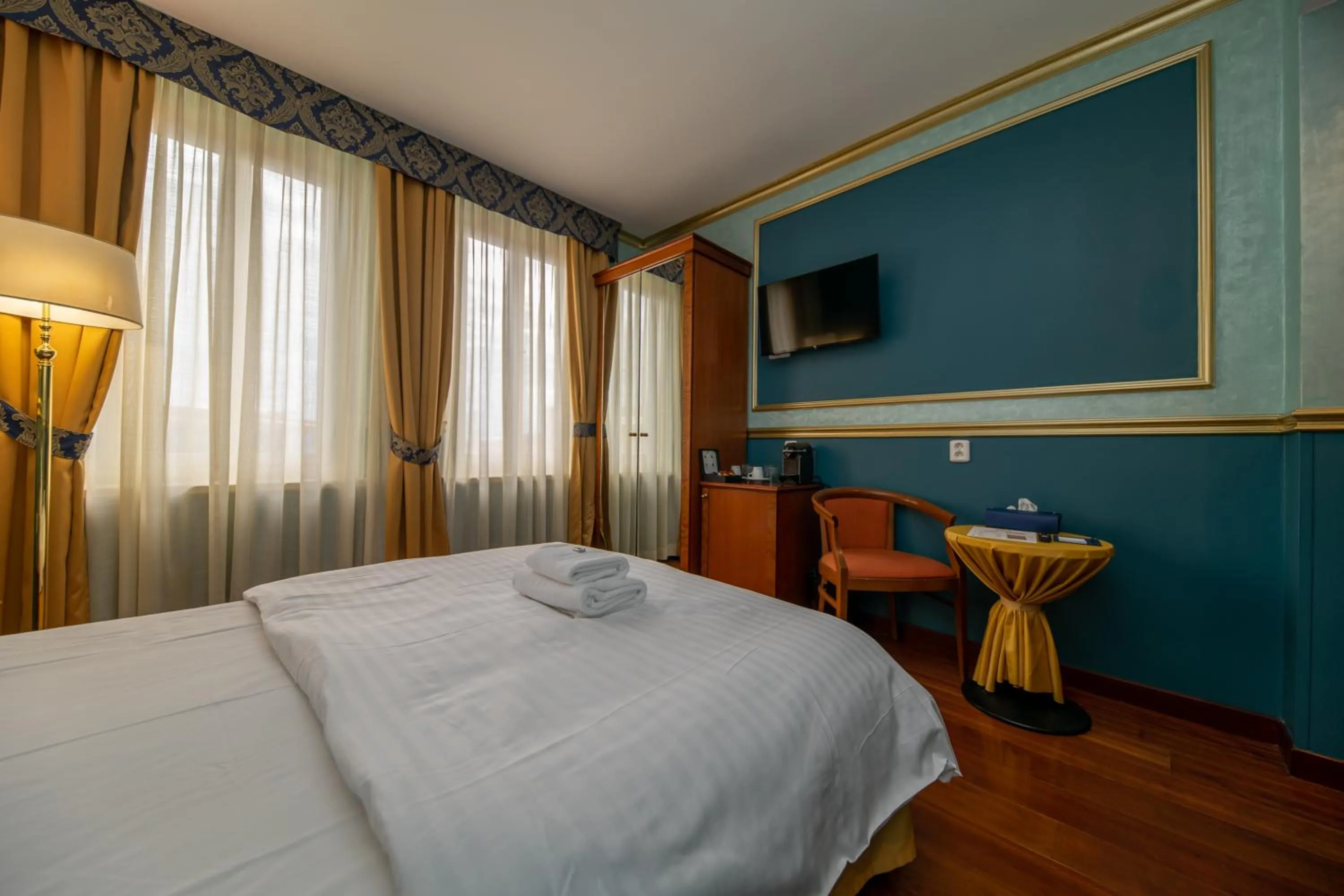 Photo of the whole room, Bed in Hotel Kinsky Fountain