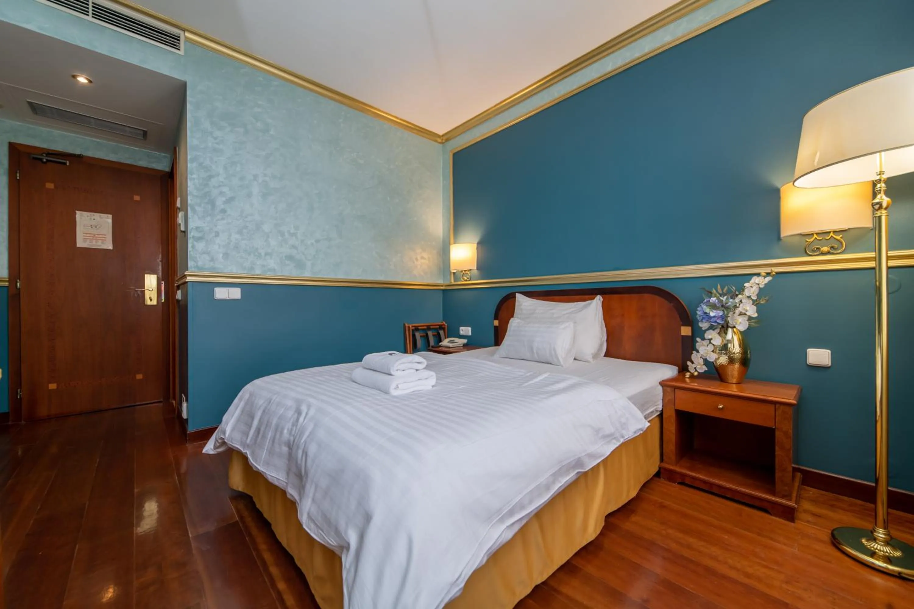 Photo of the whole room, Bed in Hotel Kinsky Fountain