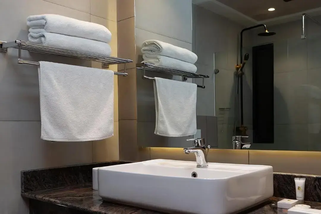 Deluxe Double Room - single occupancy in Gold Crest Hotel Deluxe Double Room - single occupancy in Gold Crest Hotel