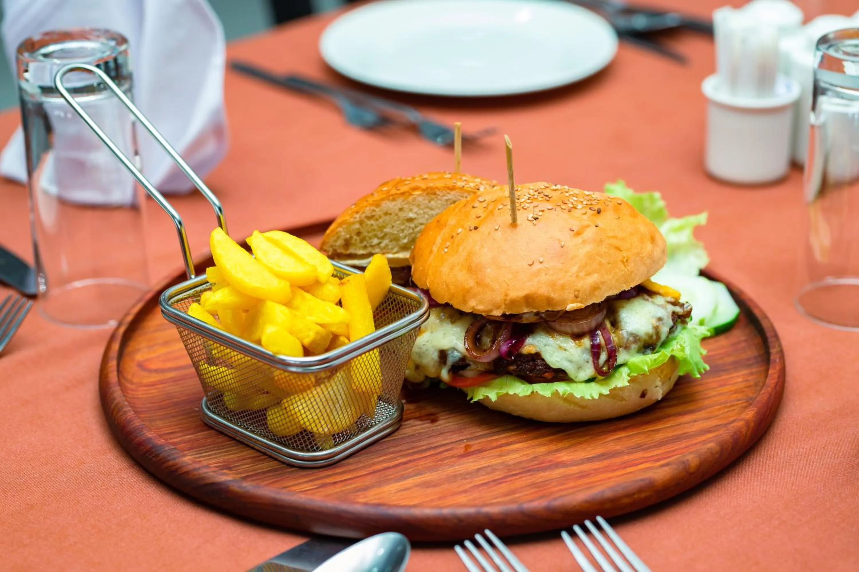 Food and drinks in Gold Crest Hotel