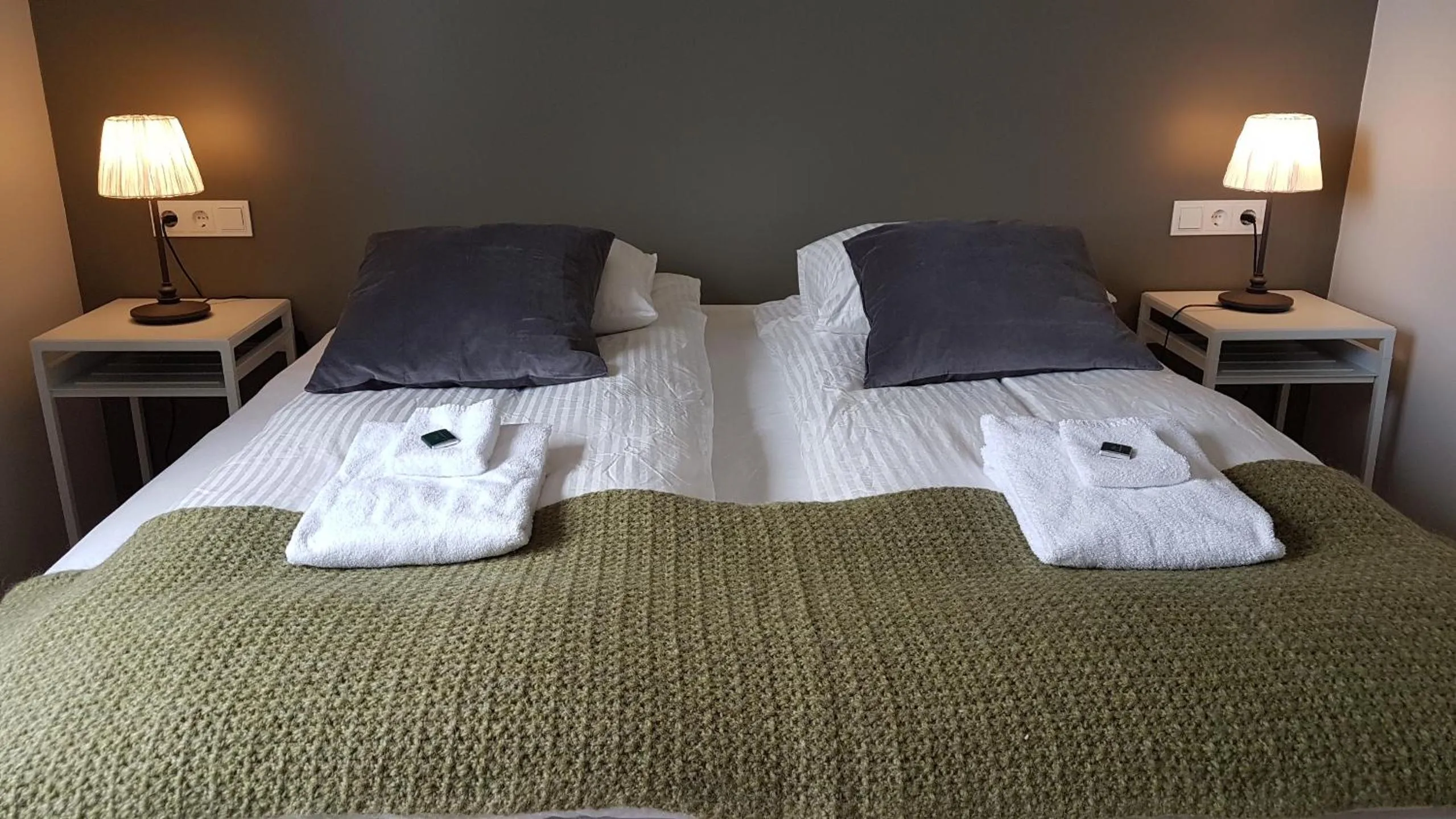 Bed in Harbour Inn - Guesthouse