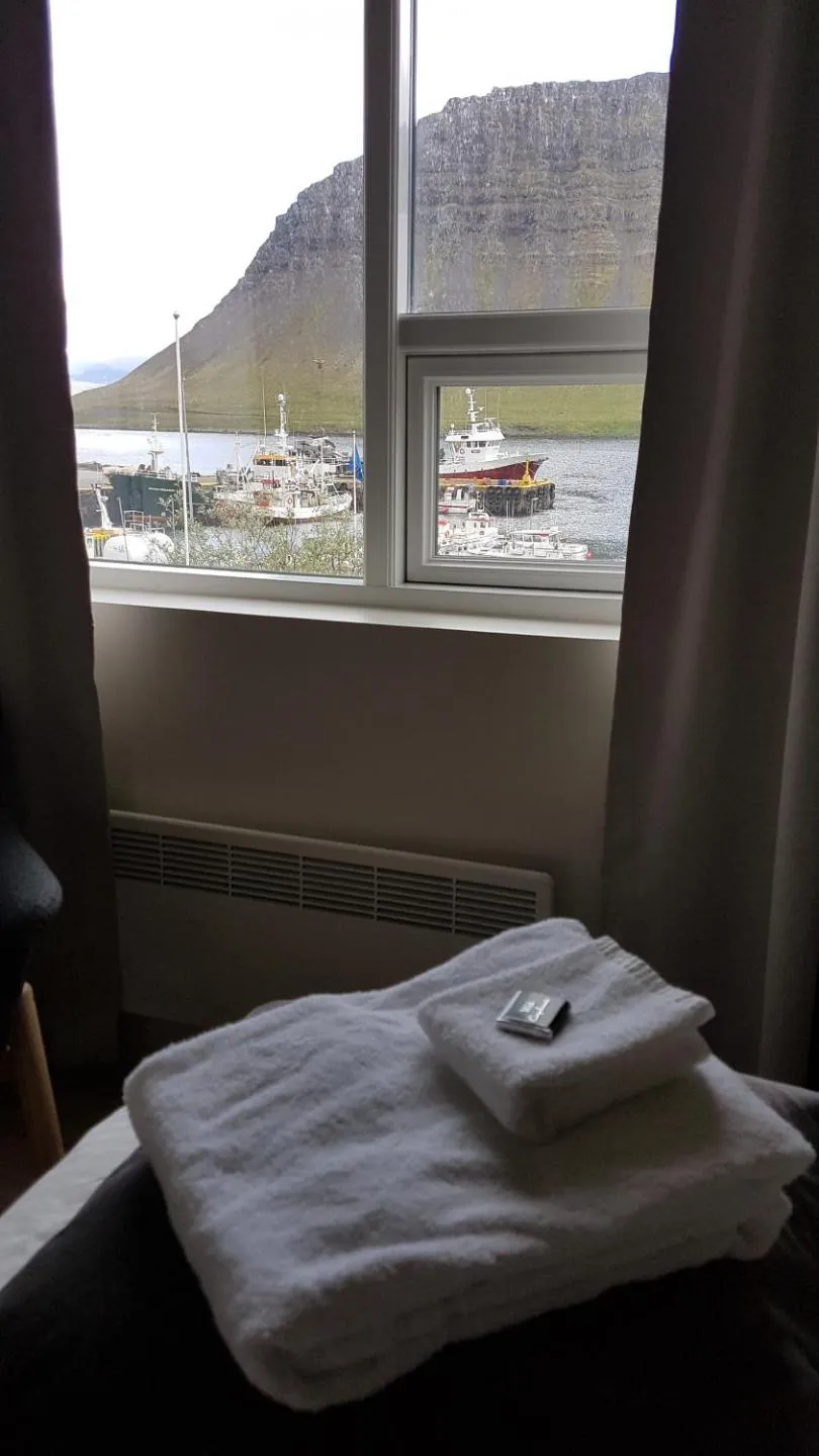 Bed in Harbour Inn - Guesthouse