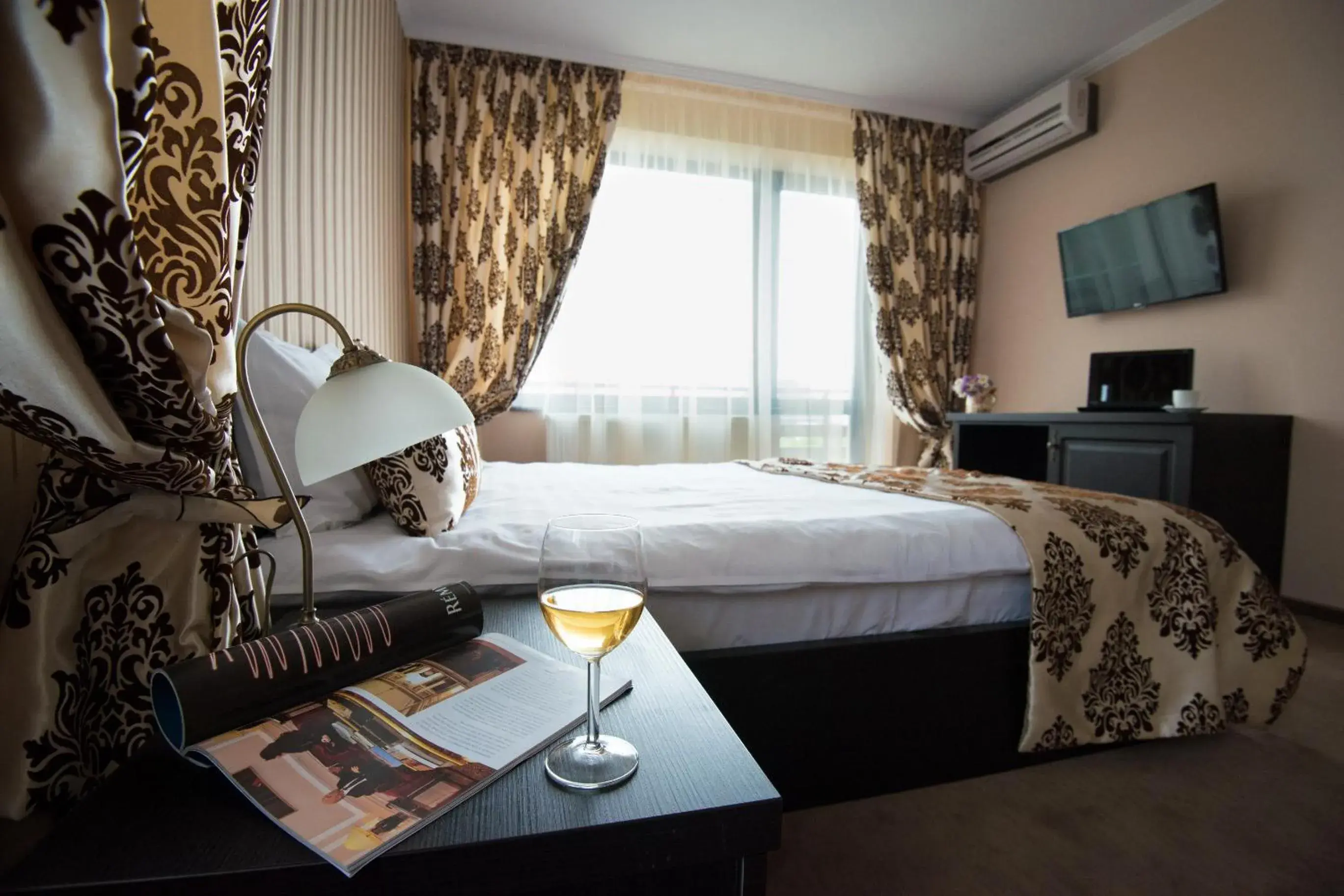 Double Room with Balcony - single occupancy in Pensiunea Toscana Double Room with Balcony - single occupancy in Pensiunea Toscana