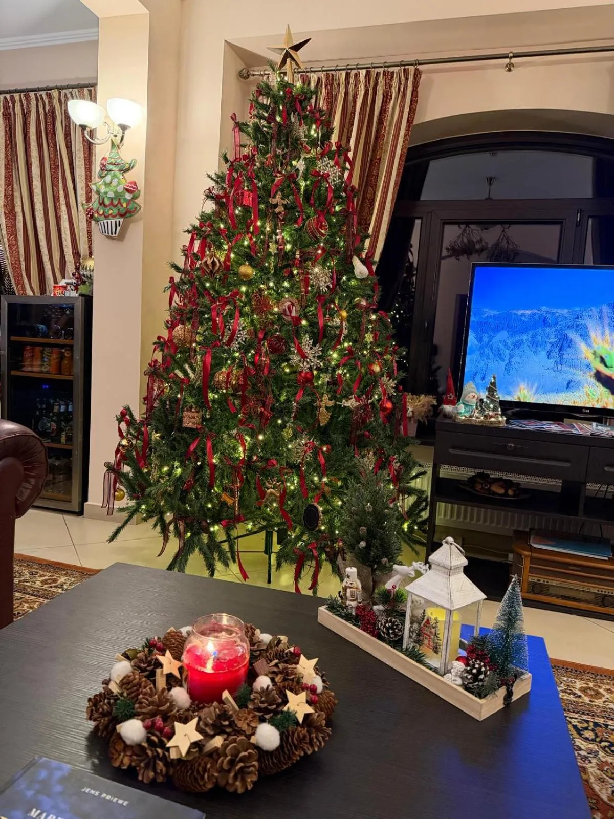 Communal lounge/ TV room in Pensiunea Toscana