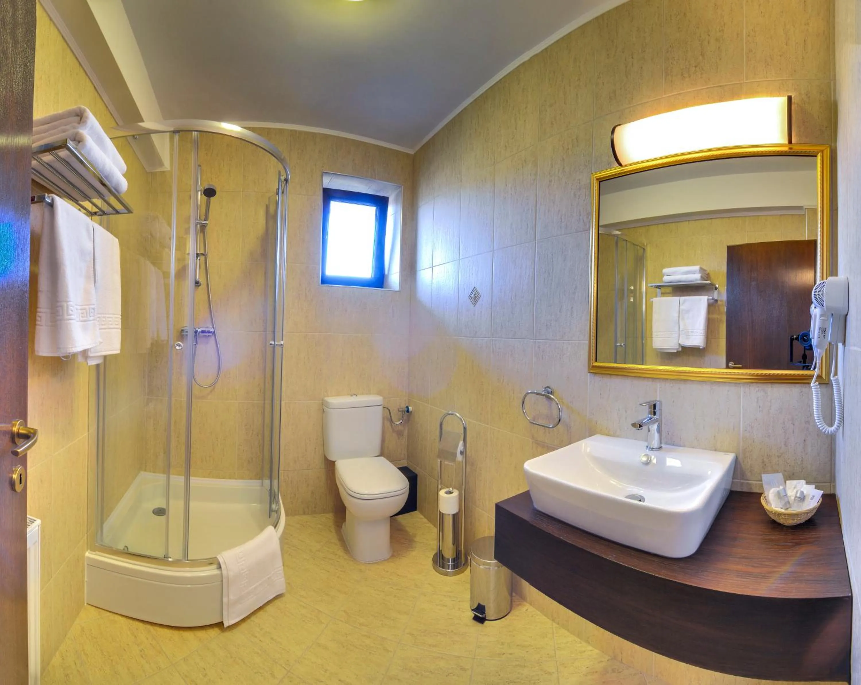 Shower in Pensiunea Toscana