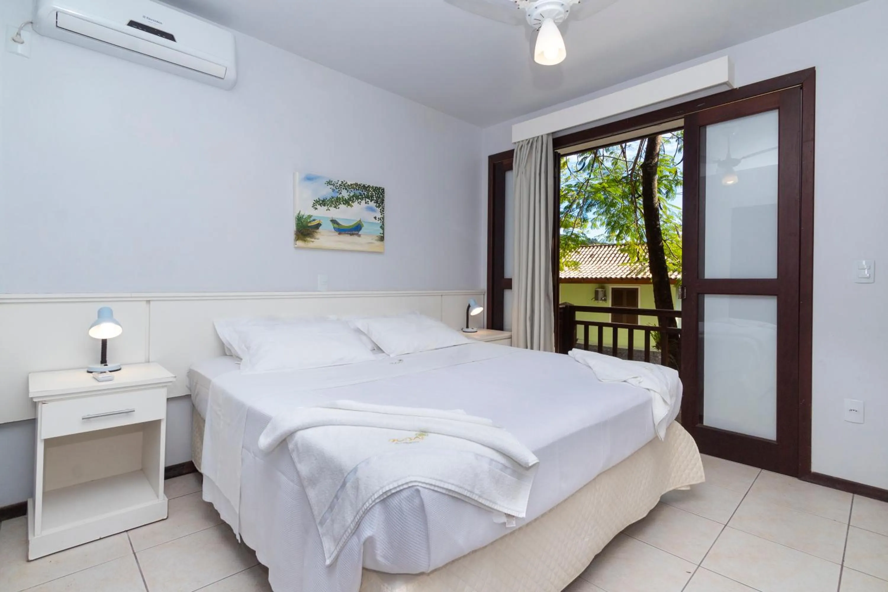 Bed in Dubai Bungalows Bombinhas